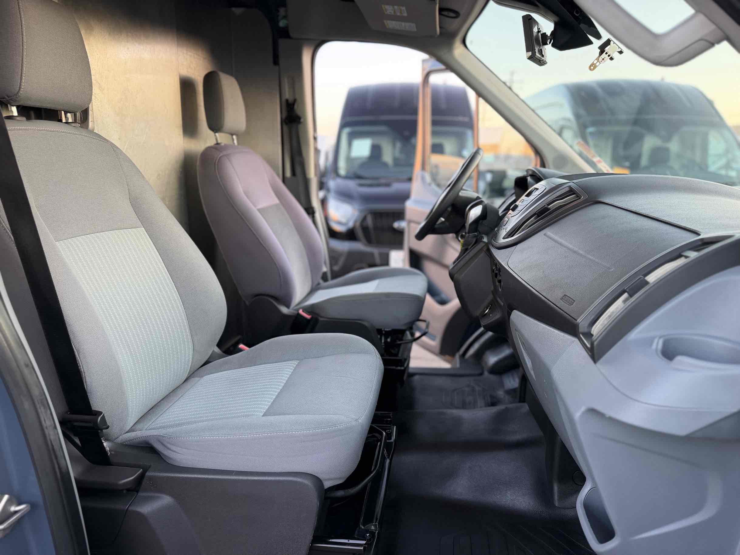 Ford Transit photo 15
