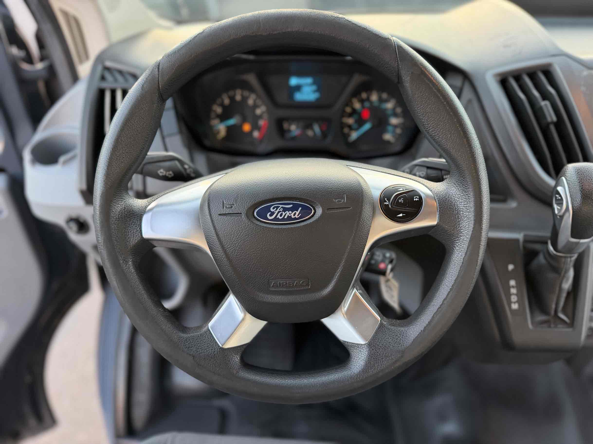 Ford Transit photo 18