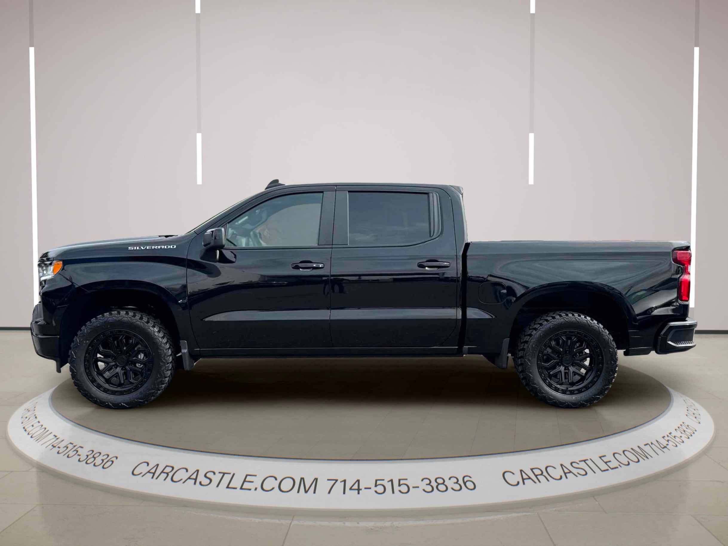 Chevrolet Silverado photo 2