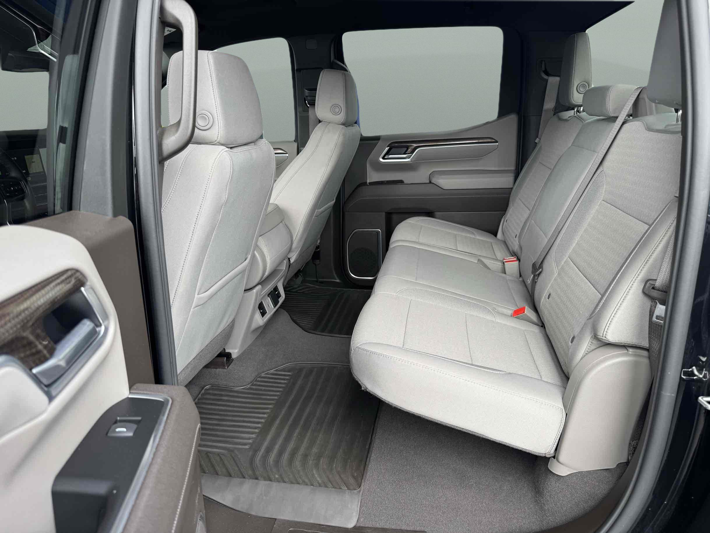 Chevrolet Silverado photo 11