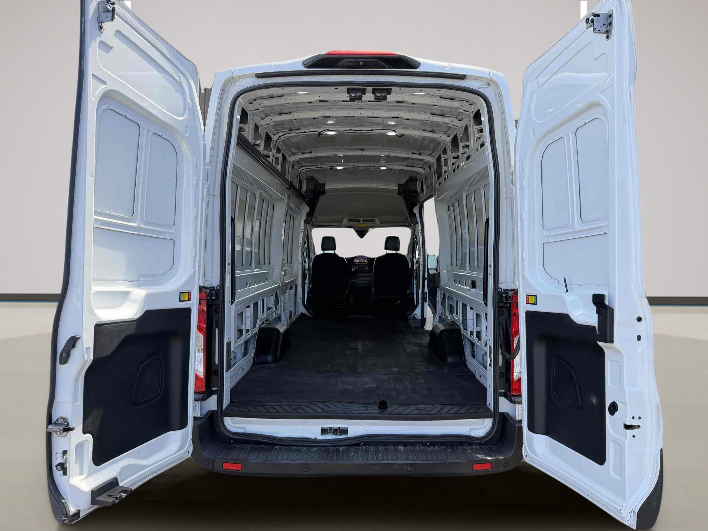 Ford Transit photo 9