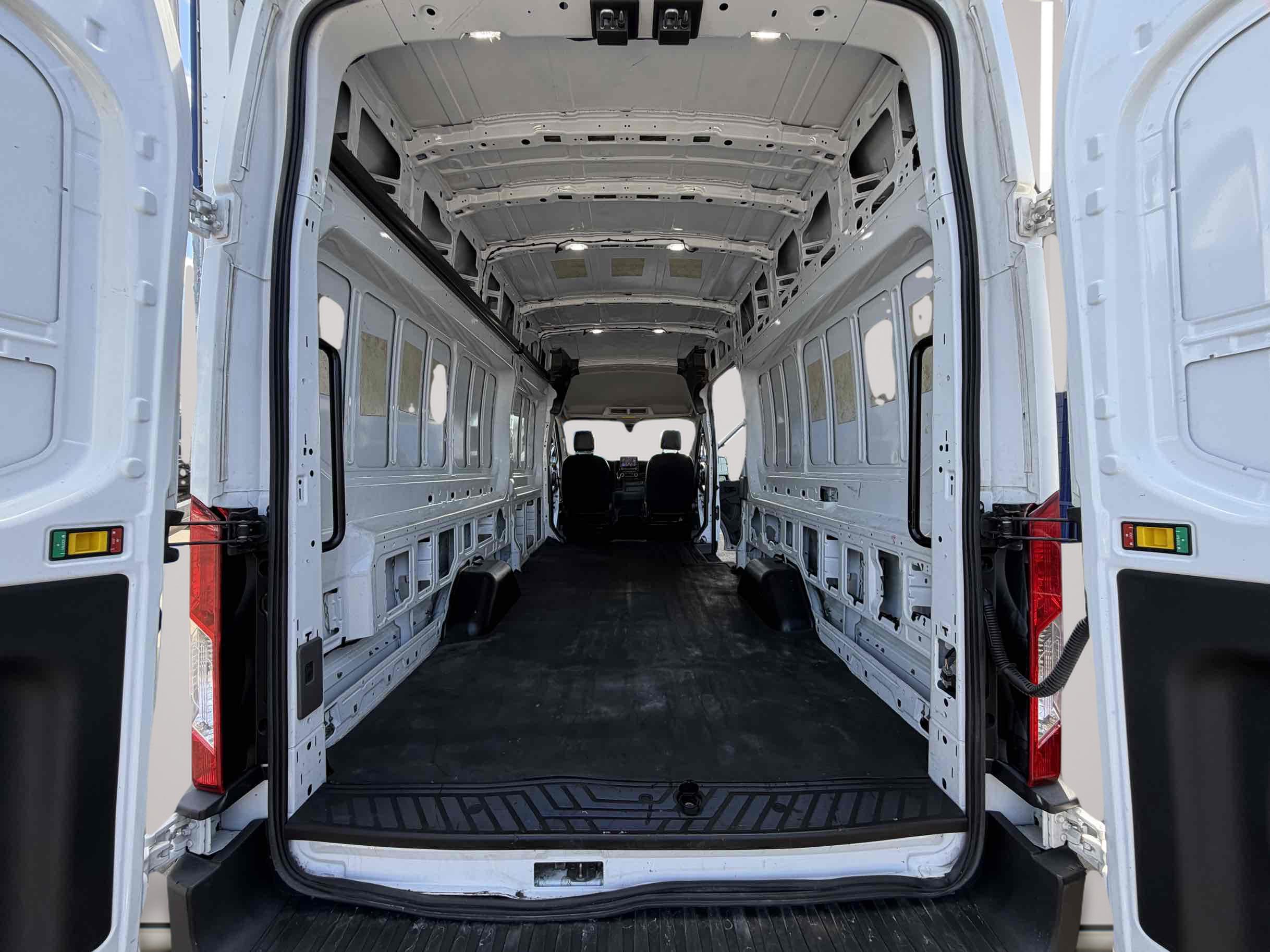 Ford Transit photo 10