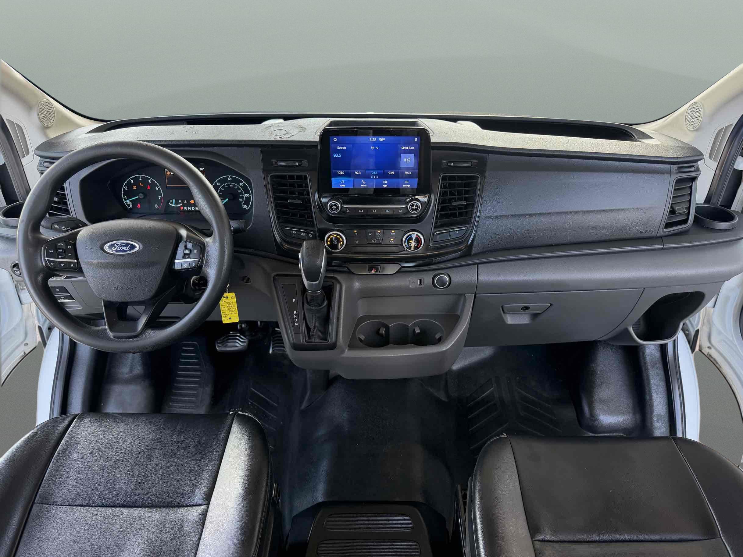 Ford Transit photo 16