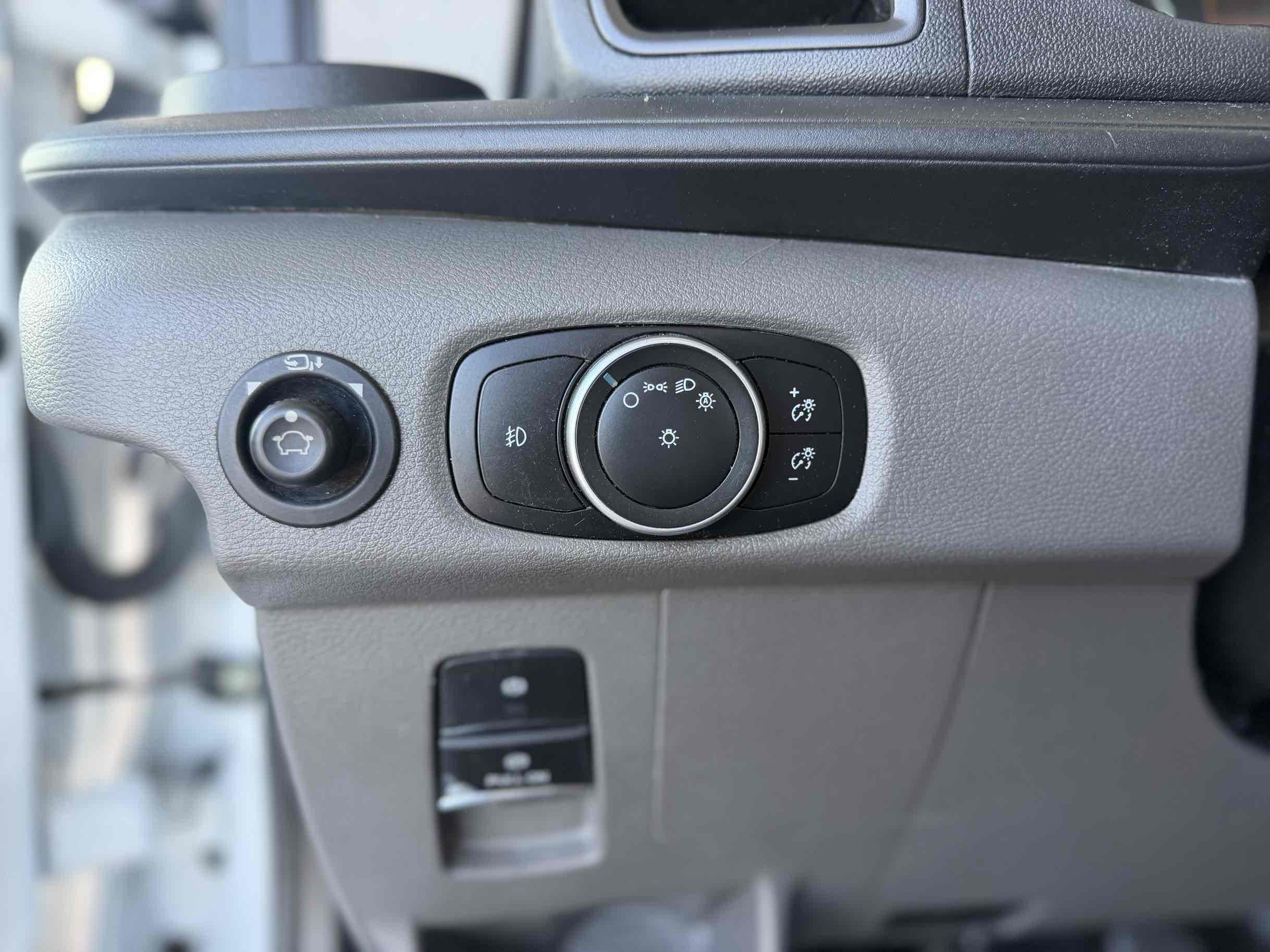 Ford Transit photo 21