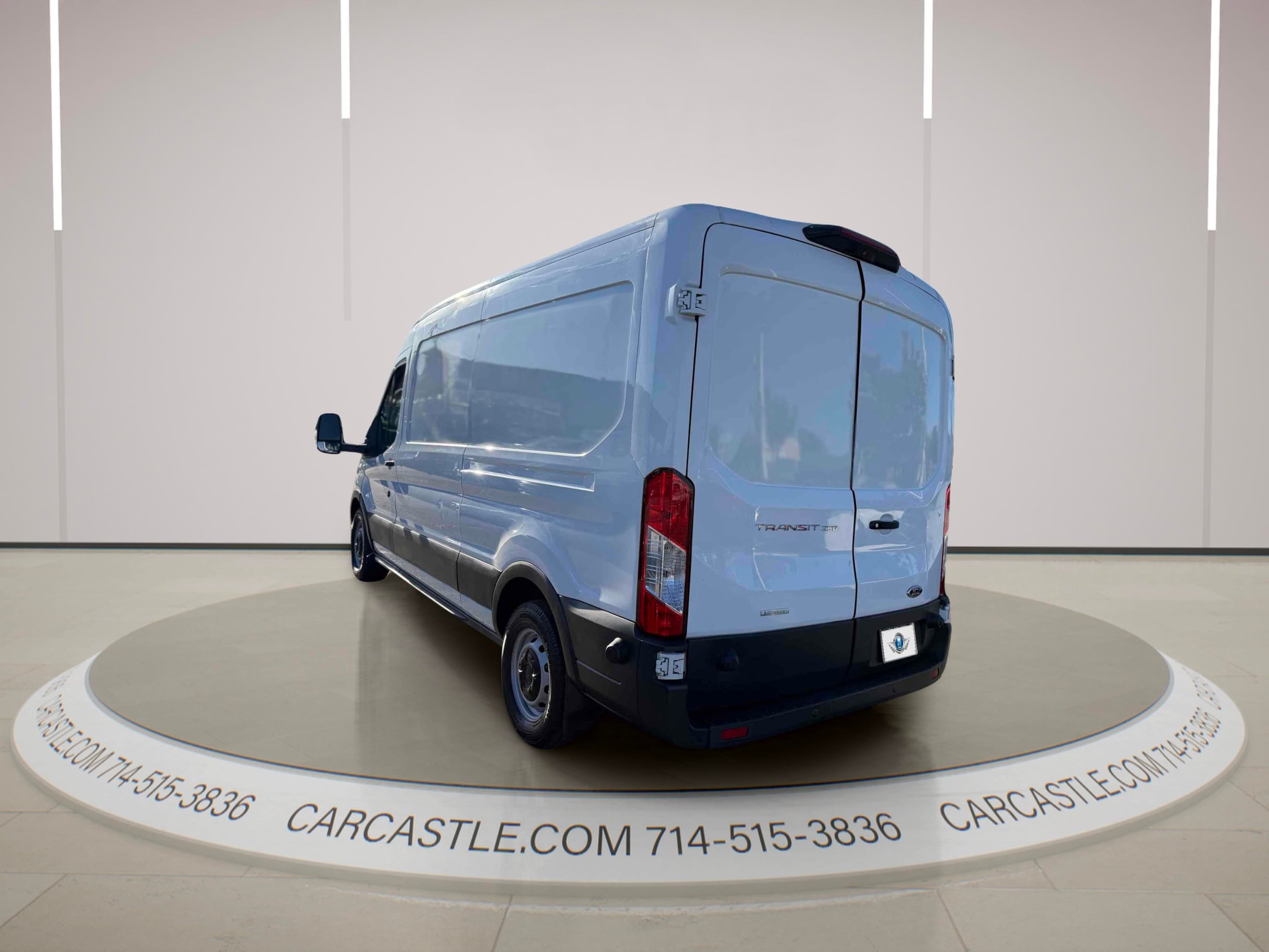 Ford Transit photo 3