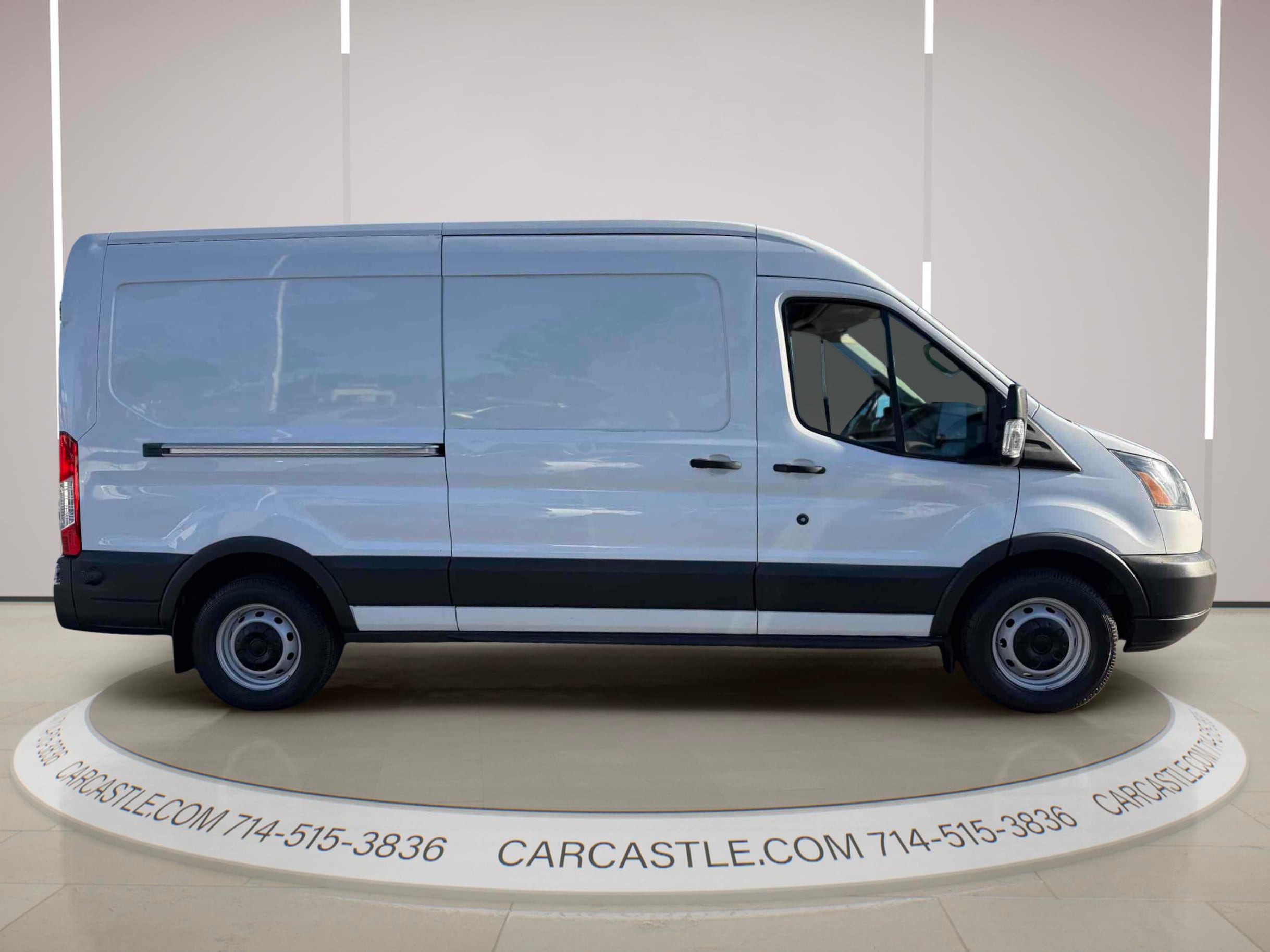 Ford Transit photo 6