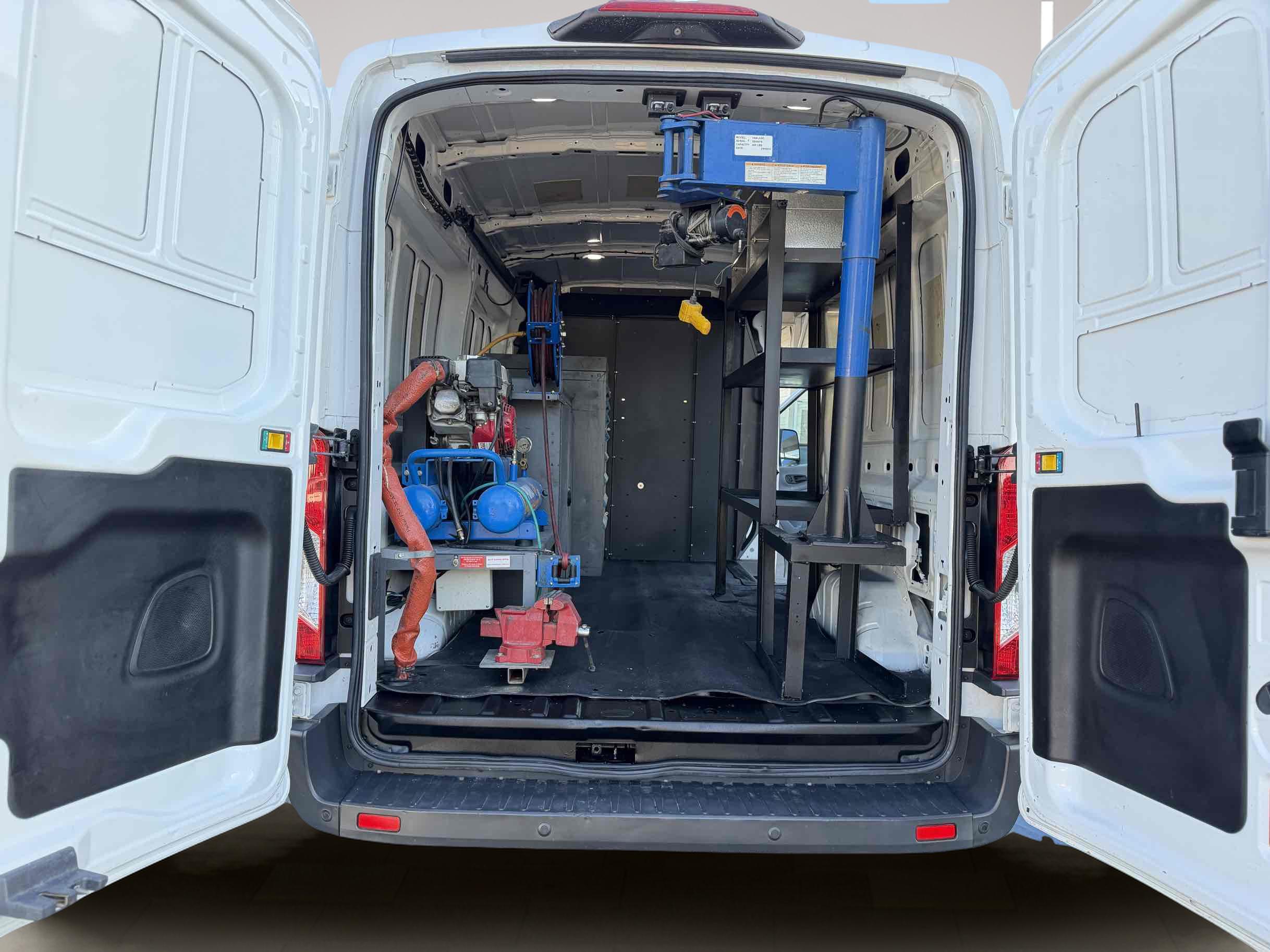 Ford Transit photo 10