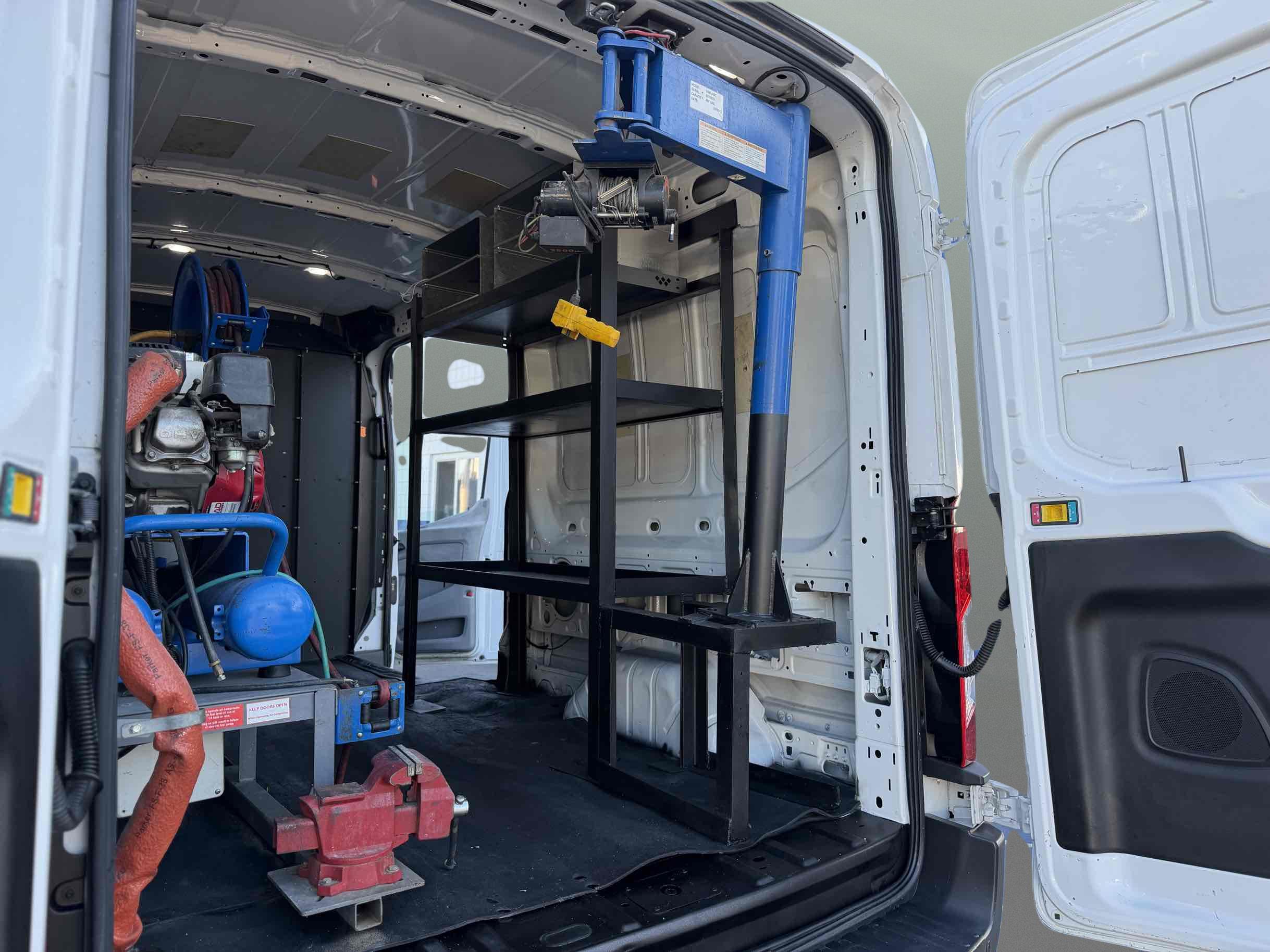 Ford Transit photo 12