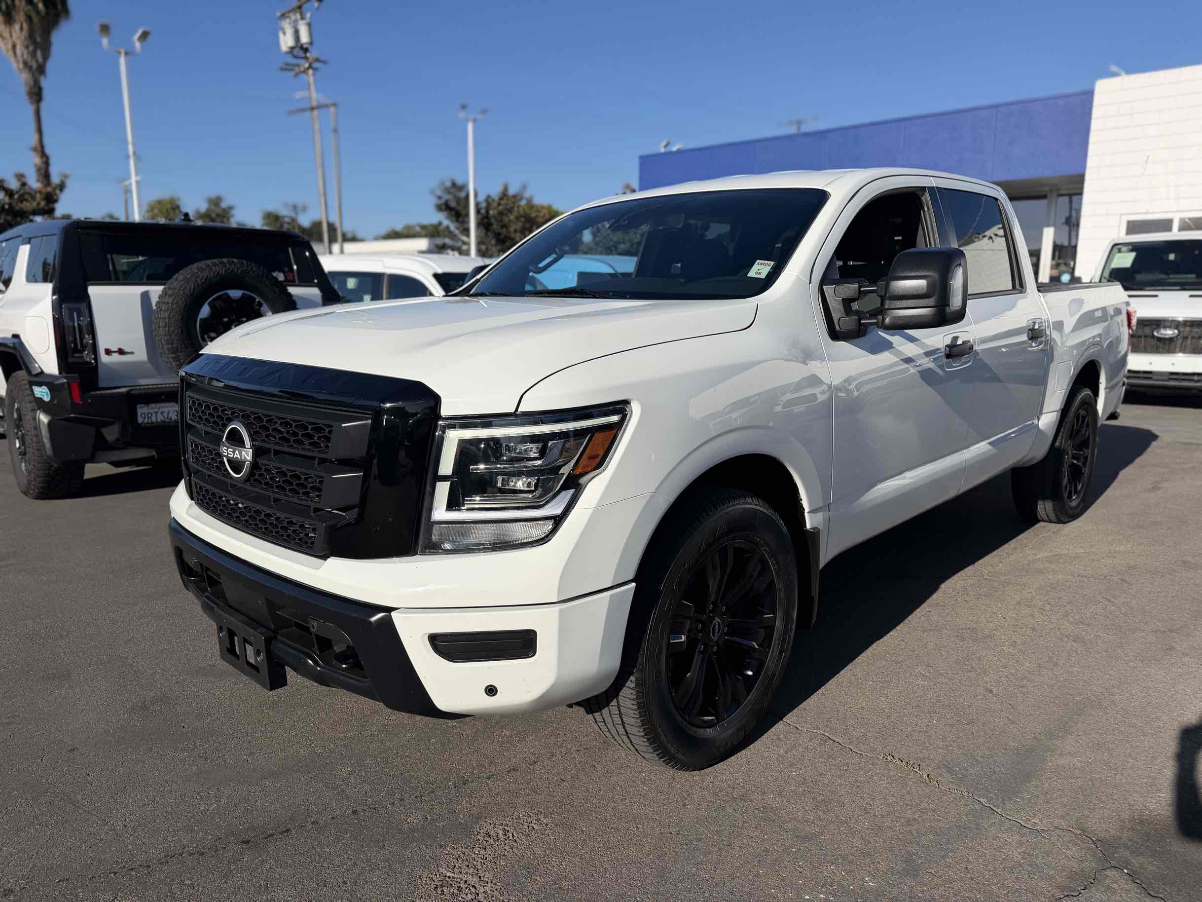 2023 Nissan Titan SV