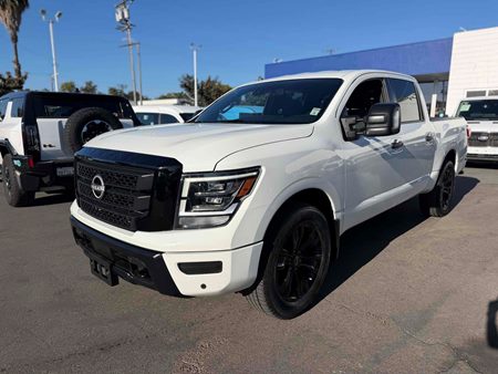 2023 Nissan Titan SV