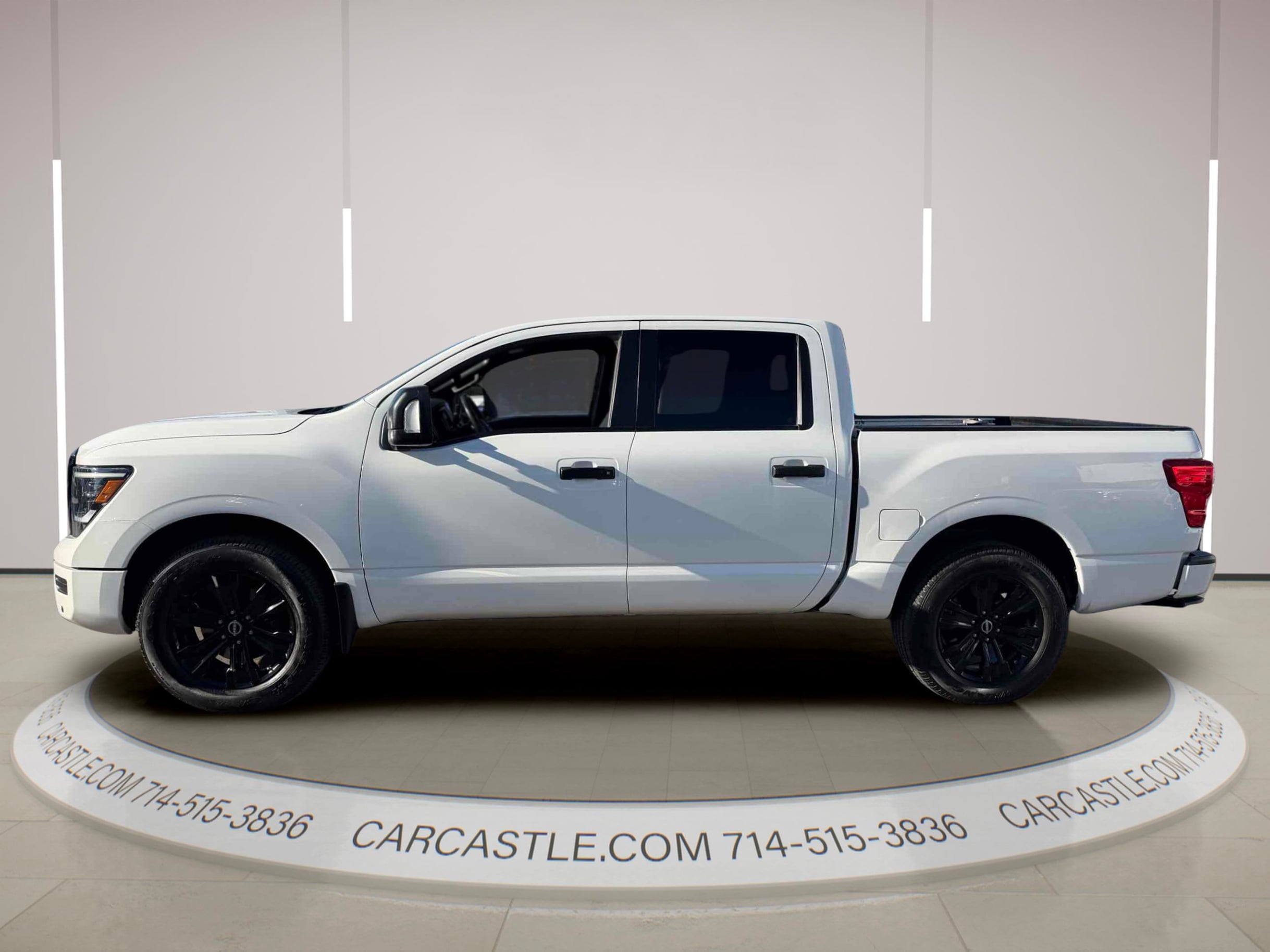 Nissan Titan photo 2