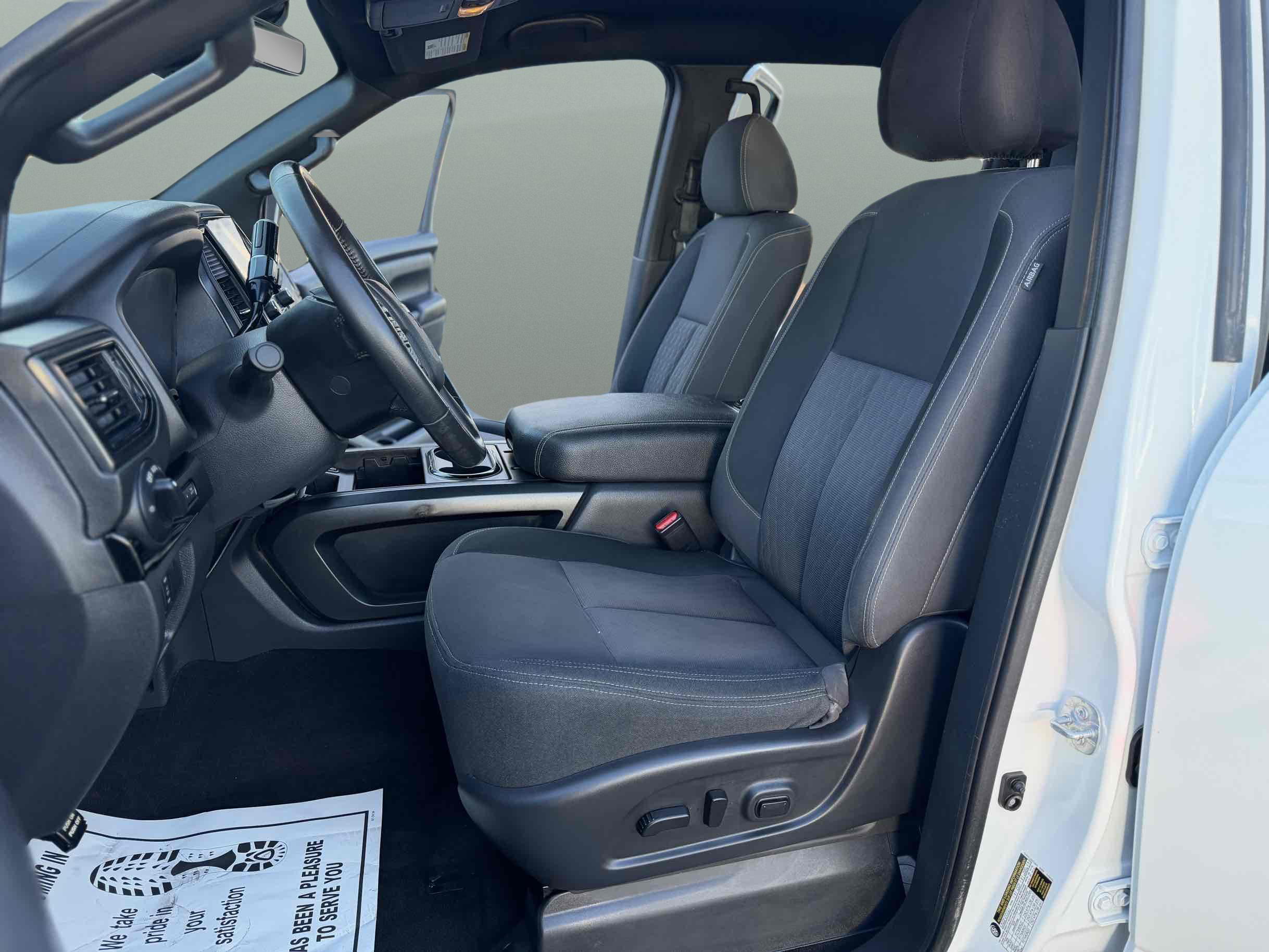 Nissan Titan photo 11