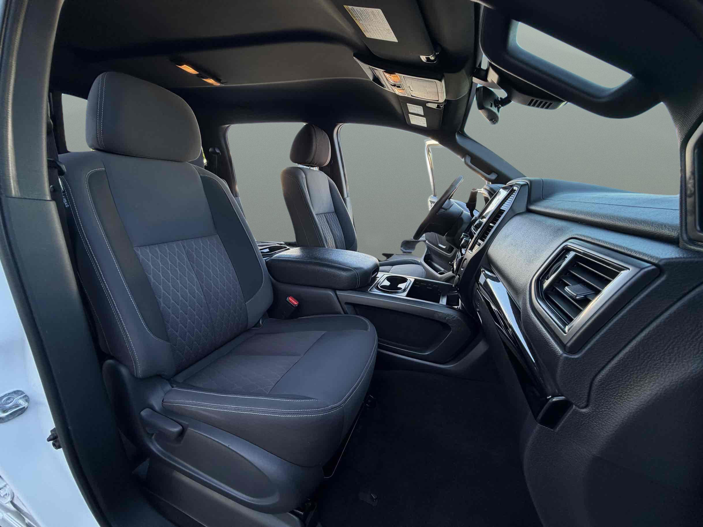 Nissan Titan photo 13