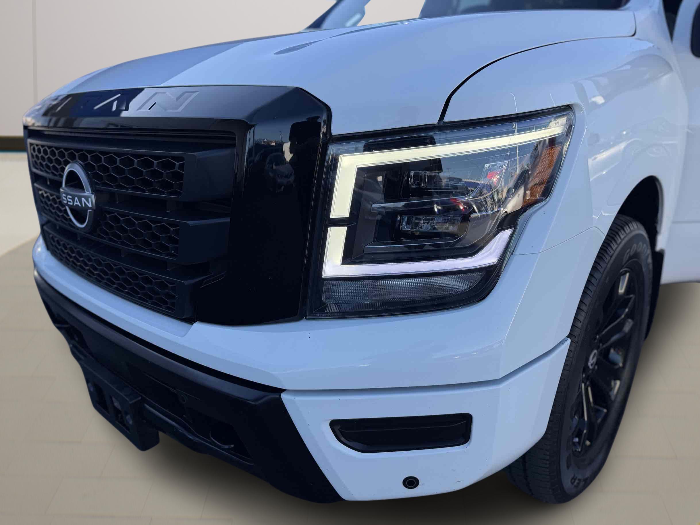 Nissan Titan photo 25