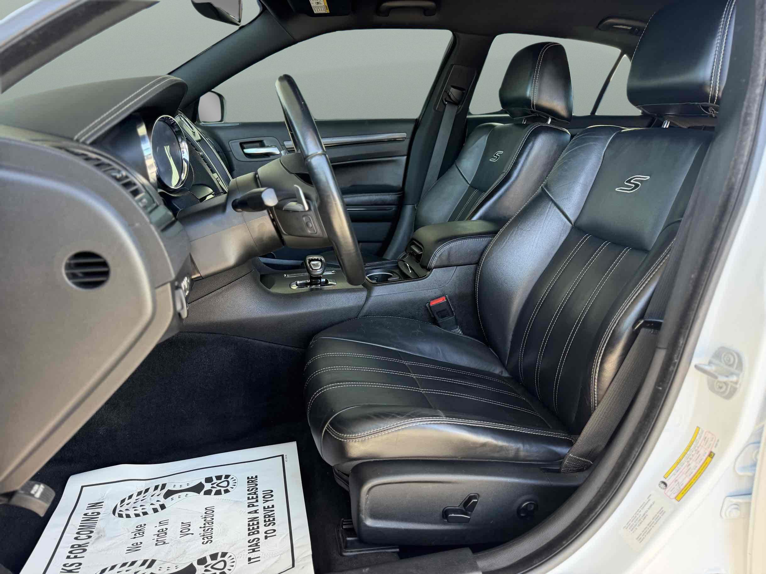 Chrysler 300 photo 9