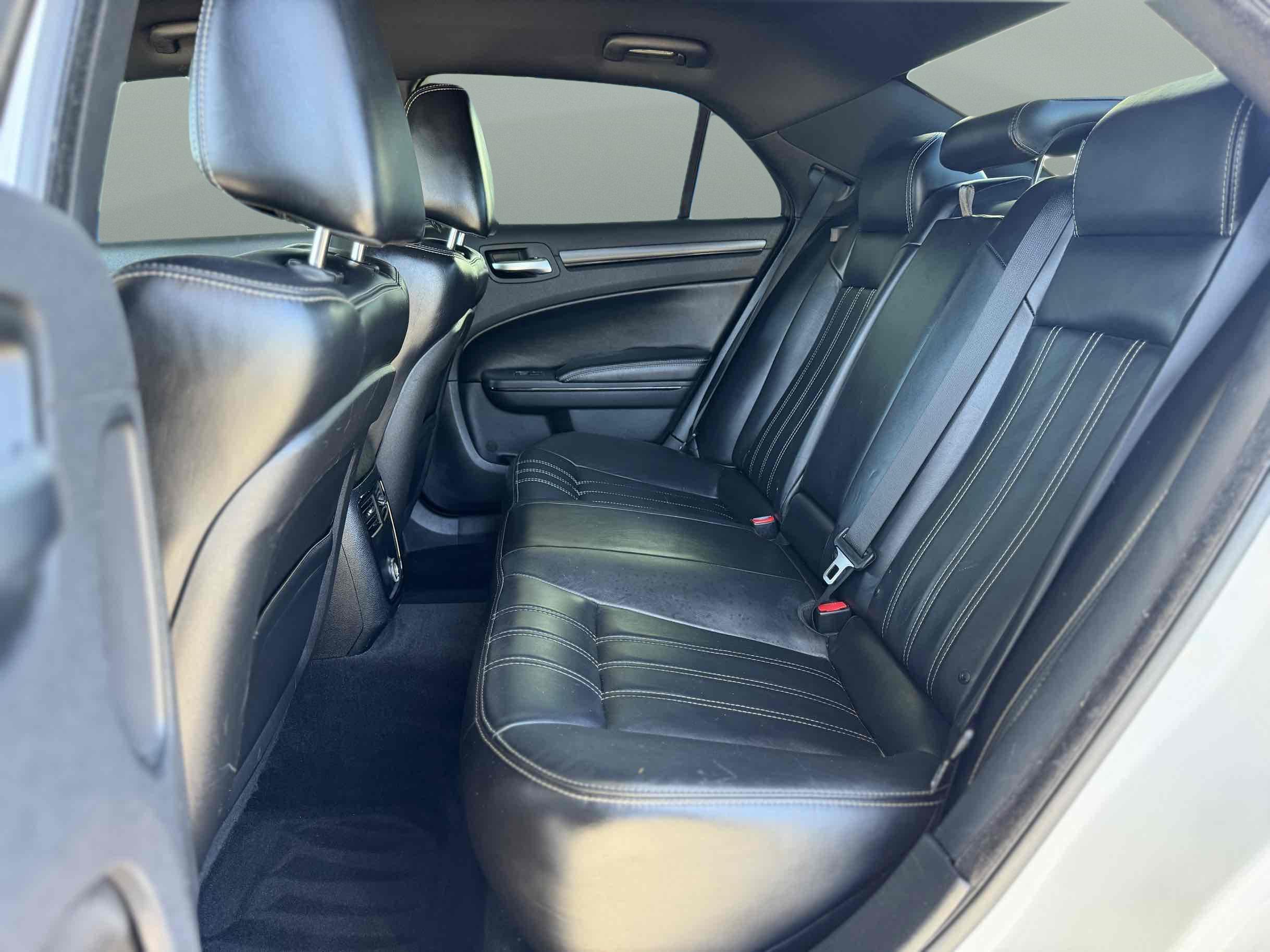 Chrysler 300 photo 10