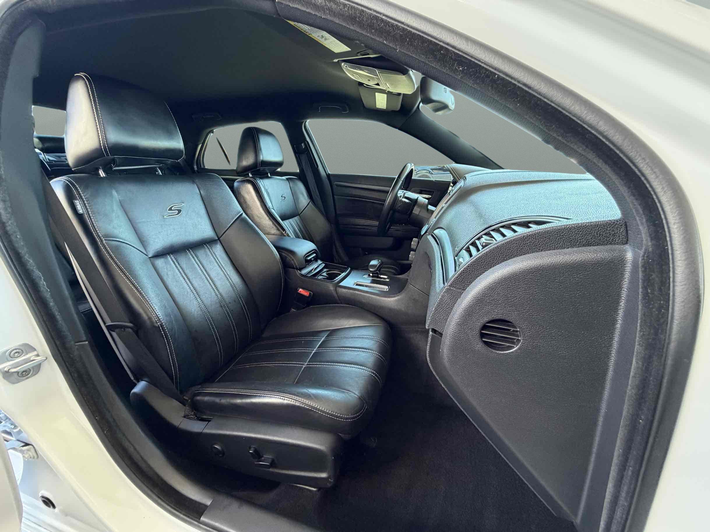 Chrysler 300 photo 12