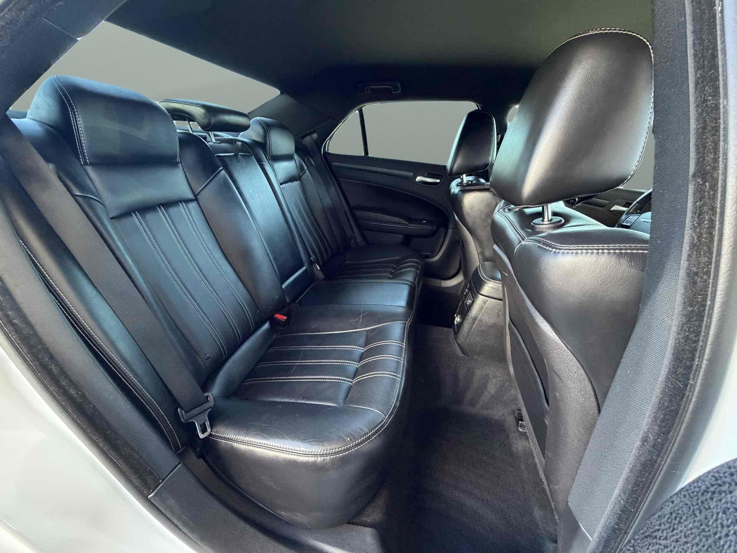 Chrysler 300 photo 13