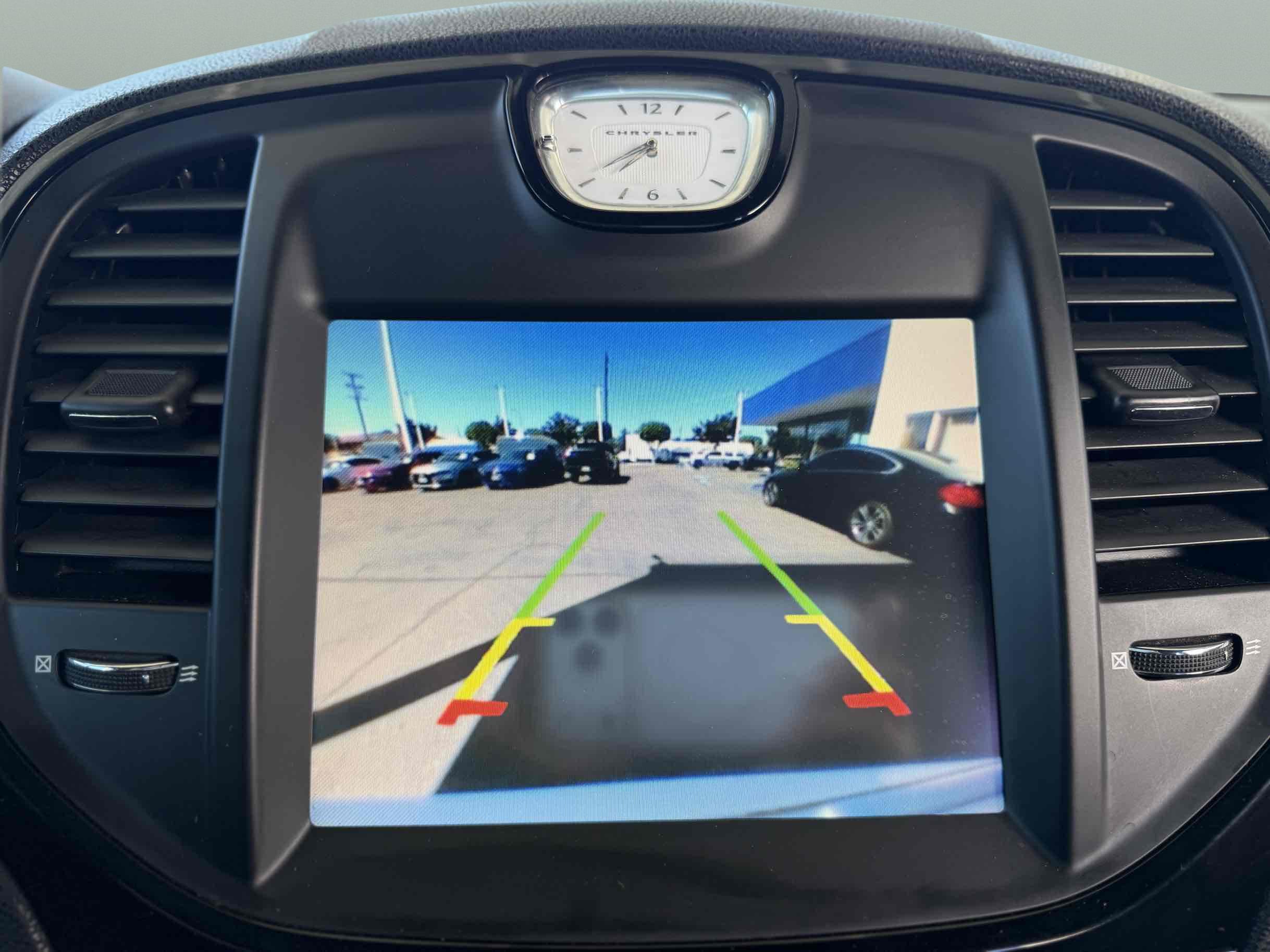 Chrysler 300 photo 18