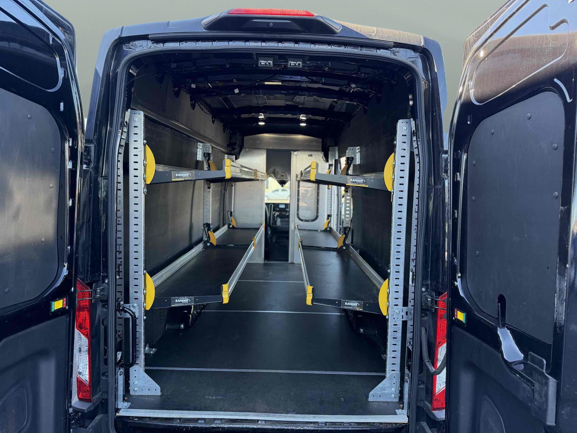 Ford Transit photo 10
