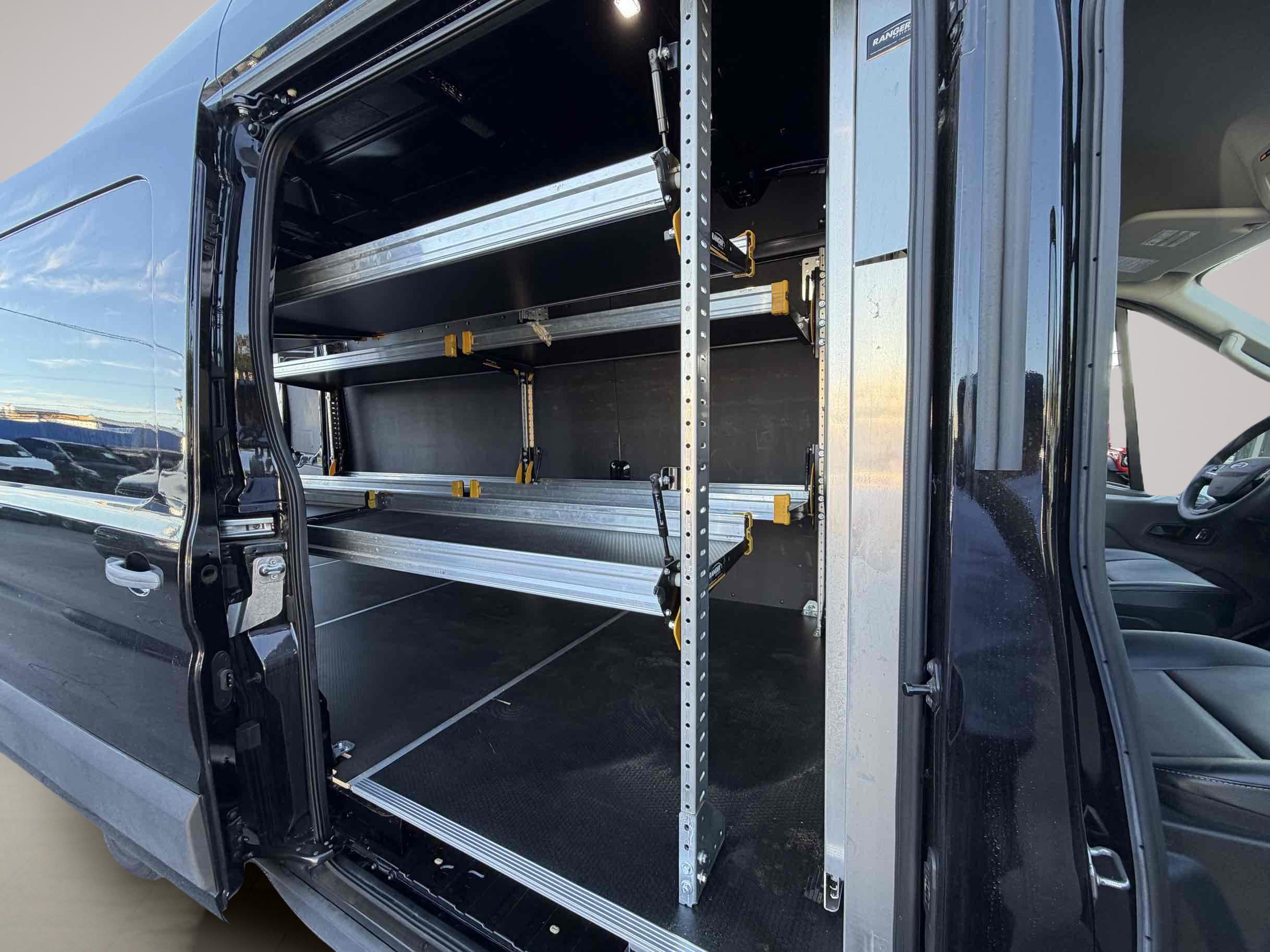 Ford Transit photo 13