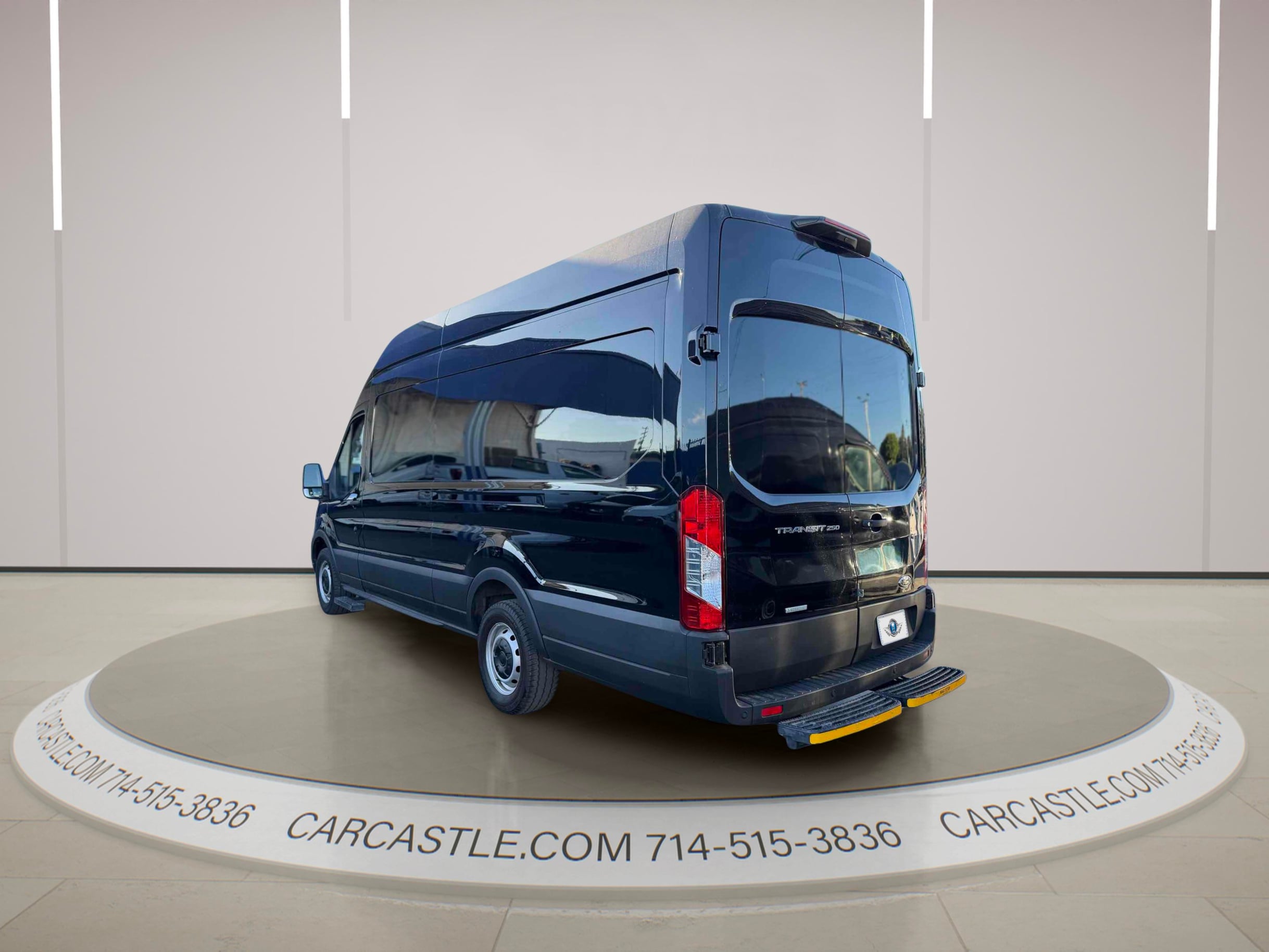 Ford Transit photo 3