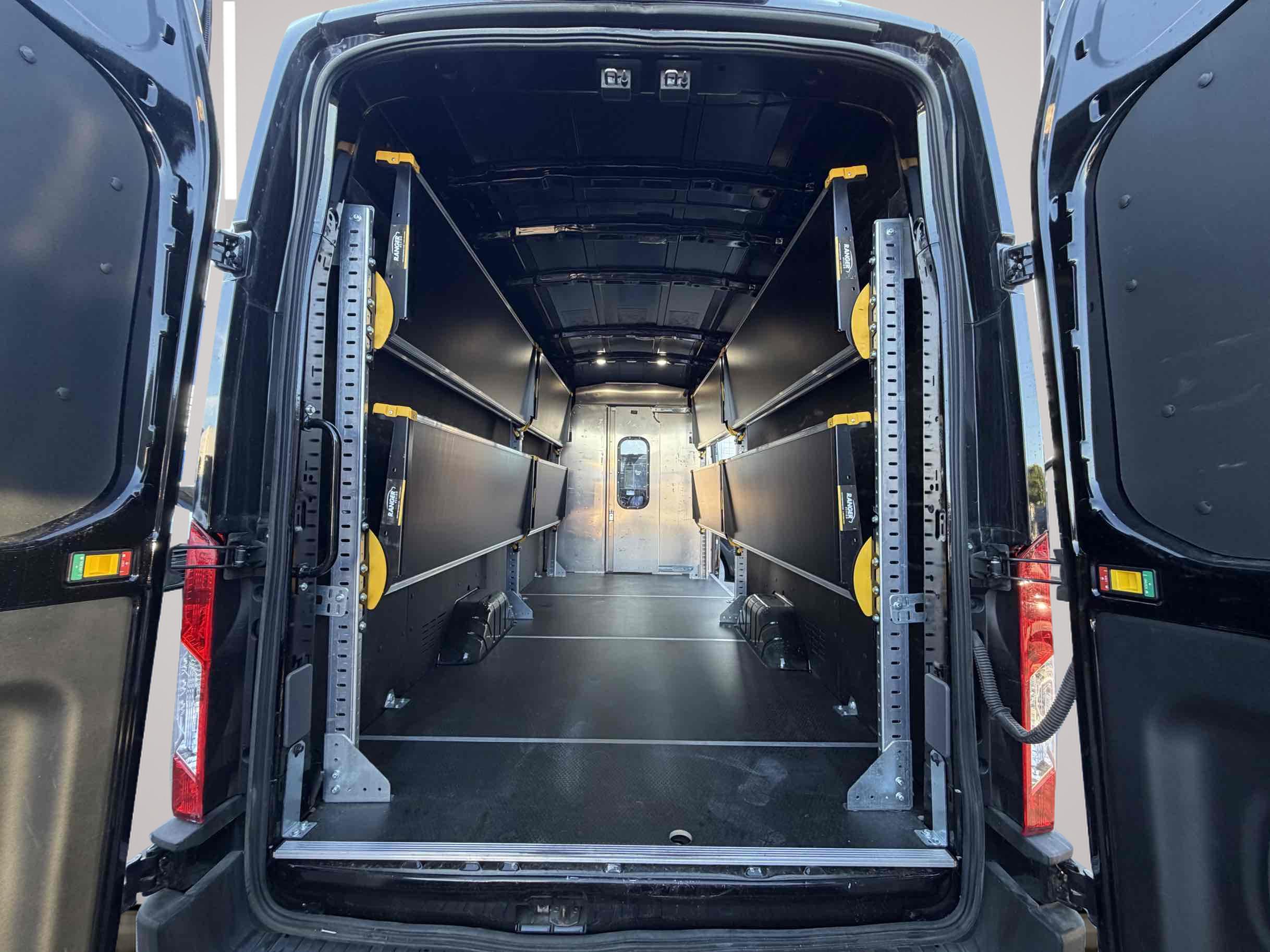 Ford Transit photo 10