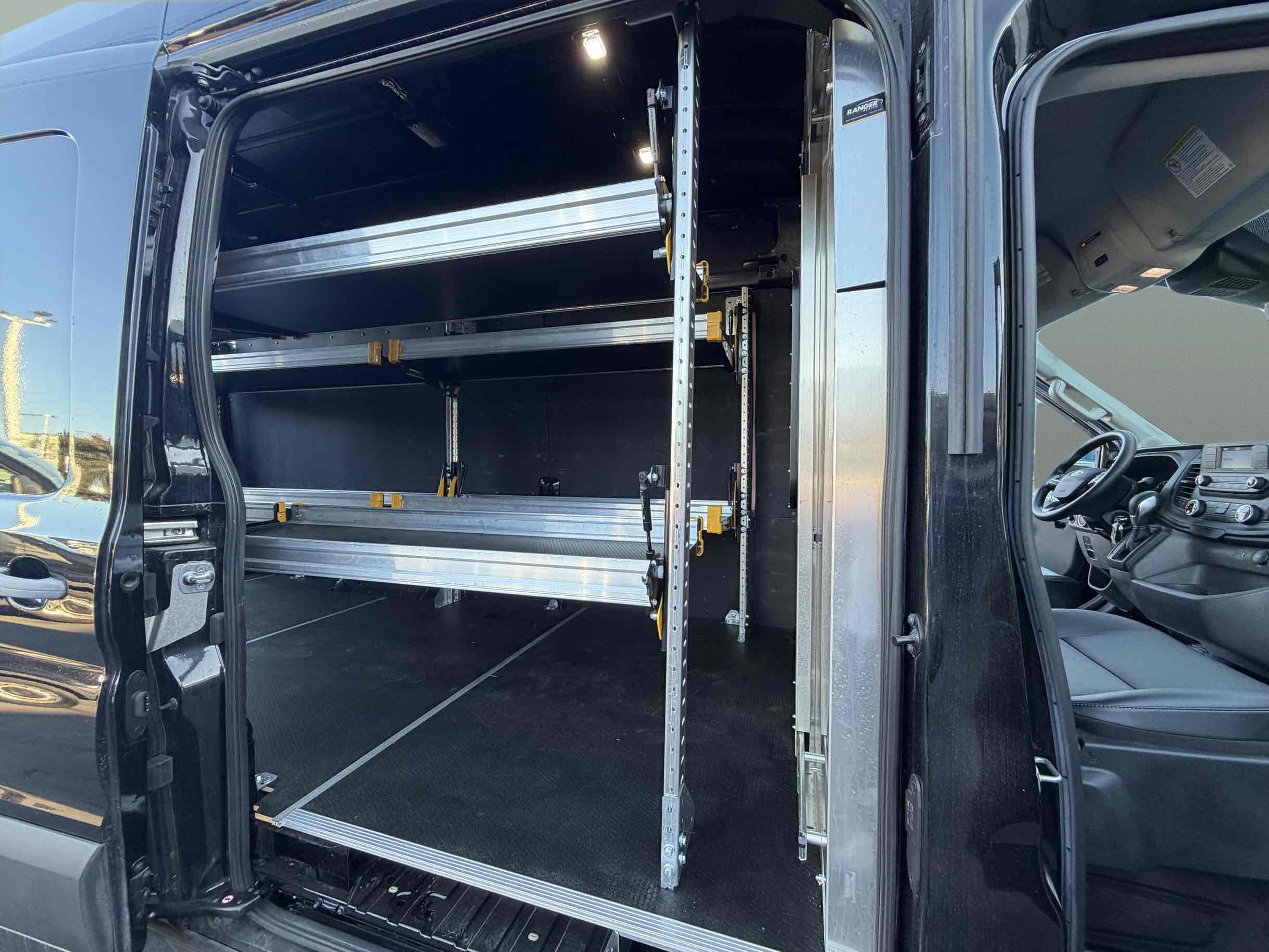 Ford Transit photo 14