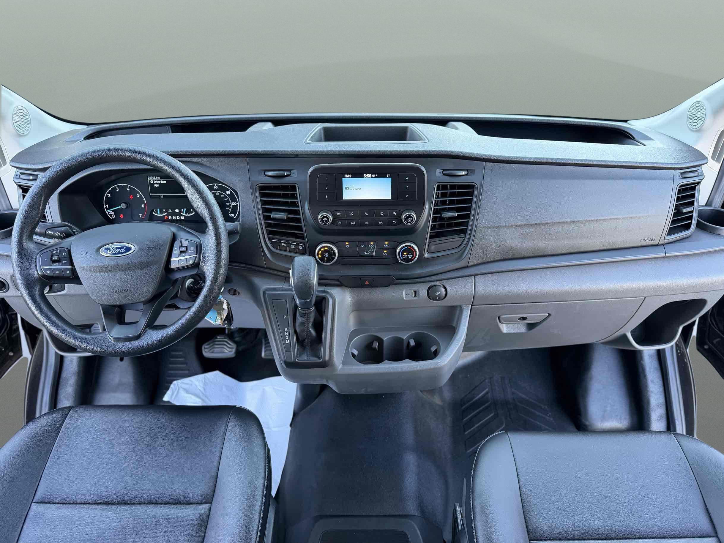Ford Transit photo 18