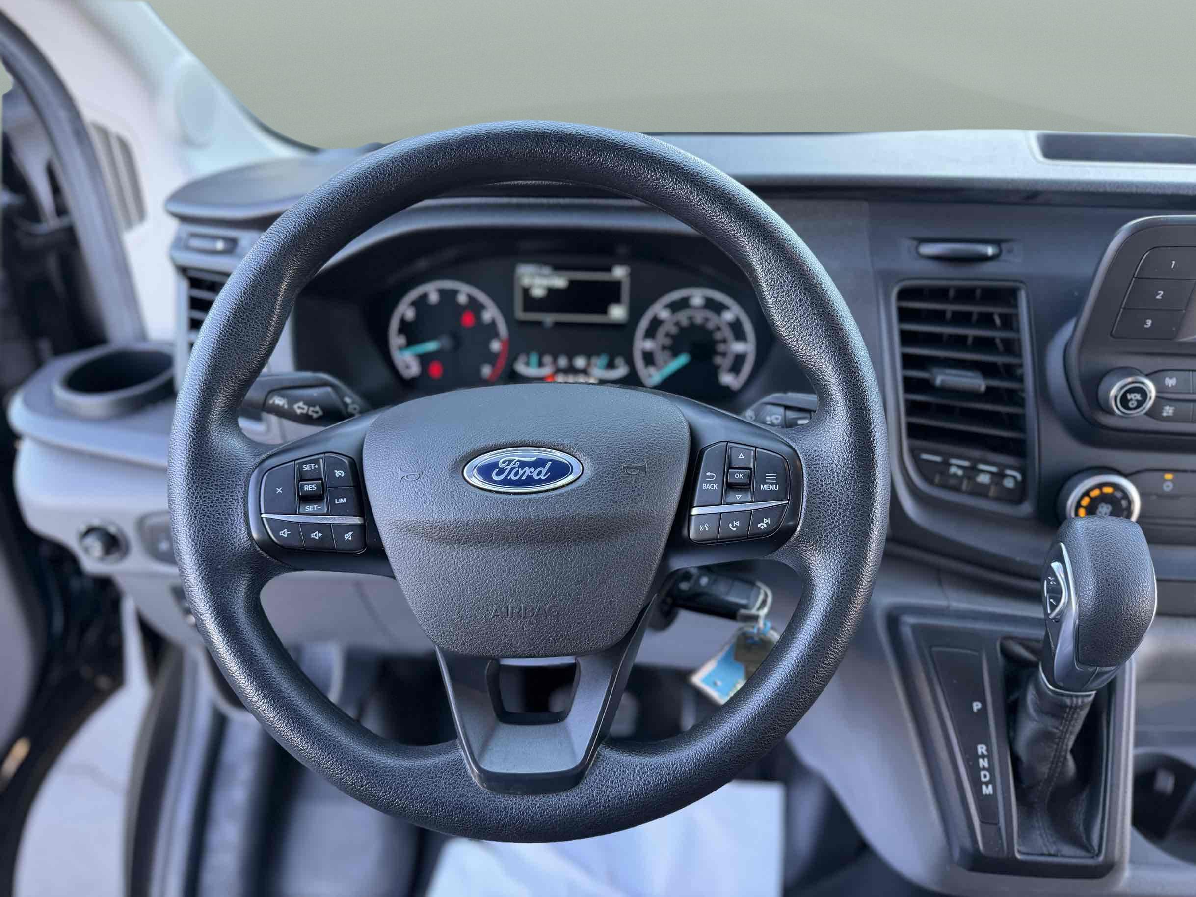 Ford Transit photo 20
