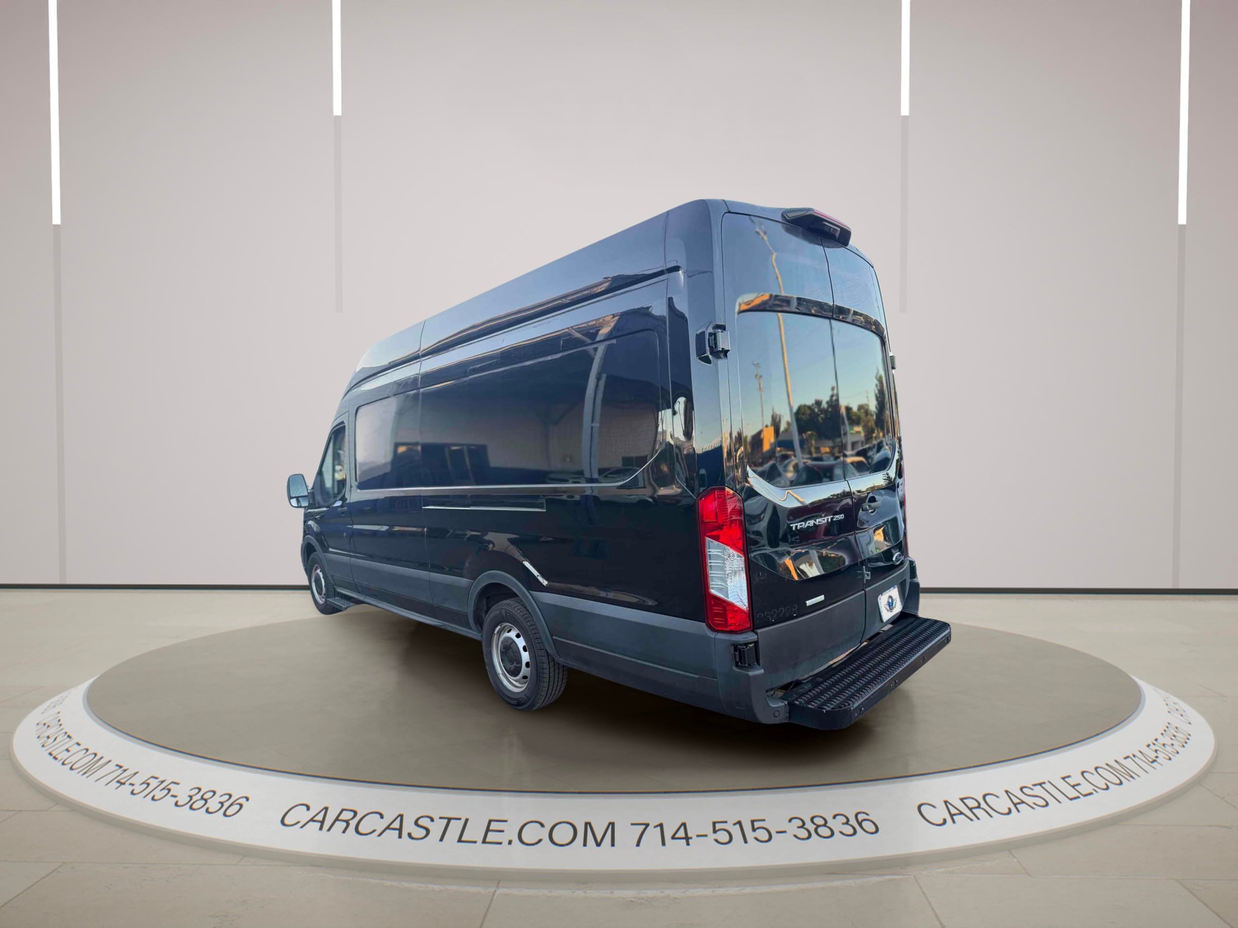 Ford Transit photo 3