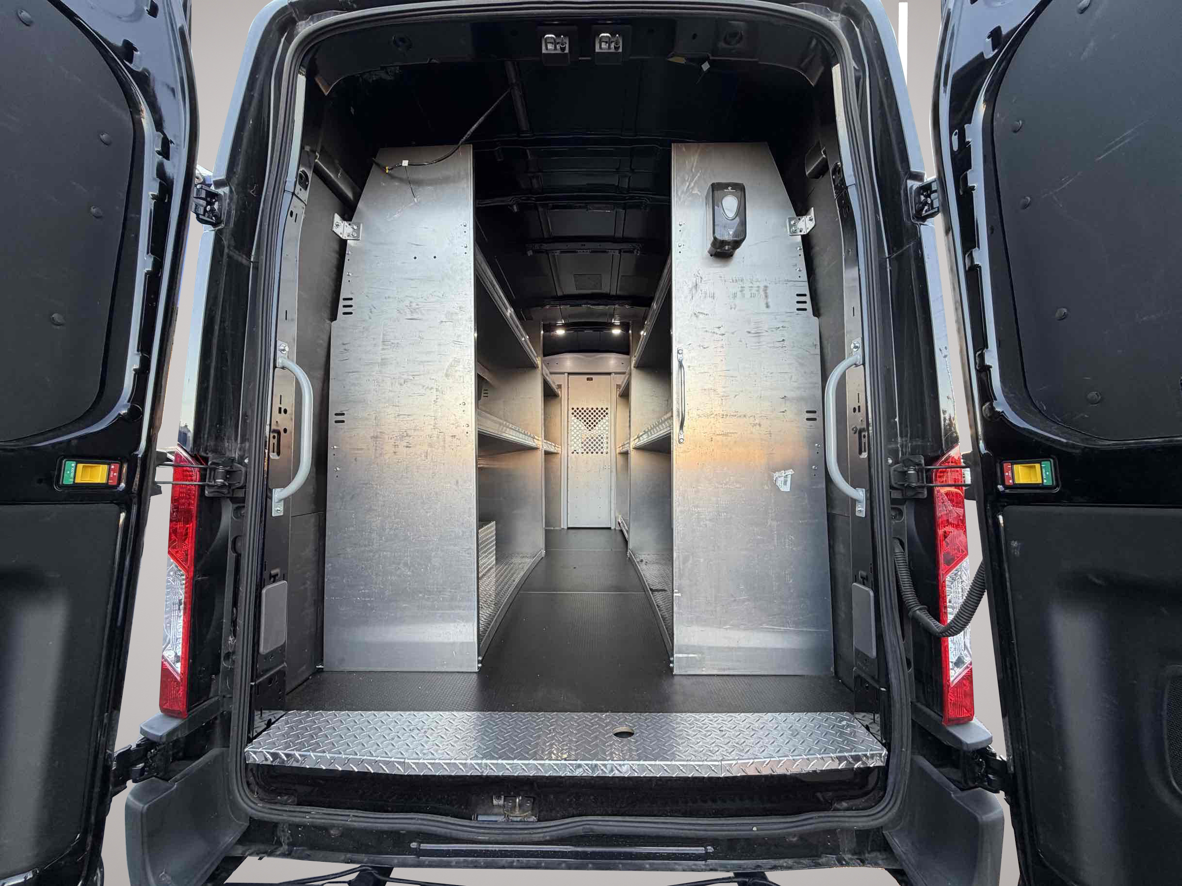 Ford Transit photo 10