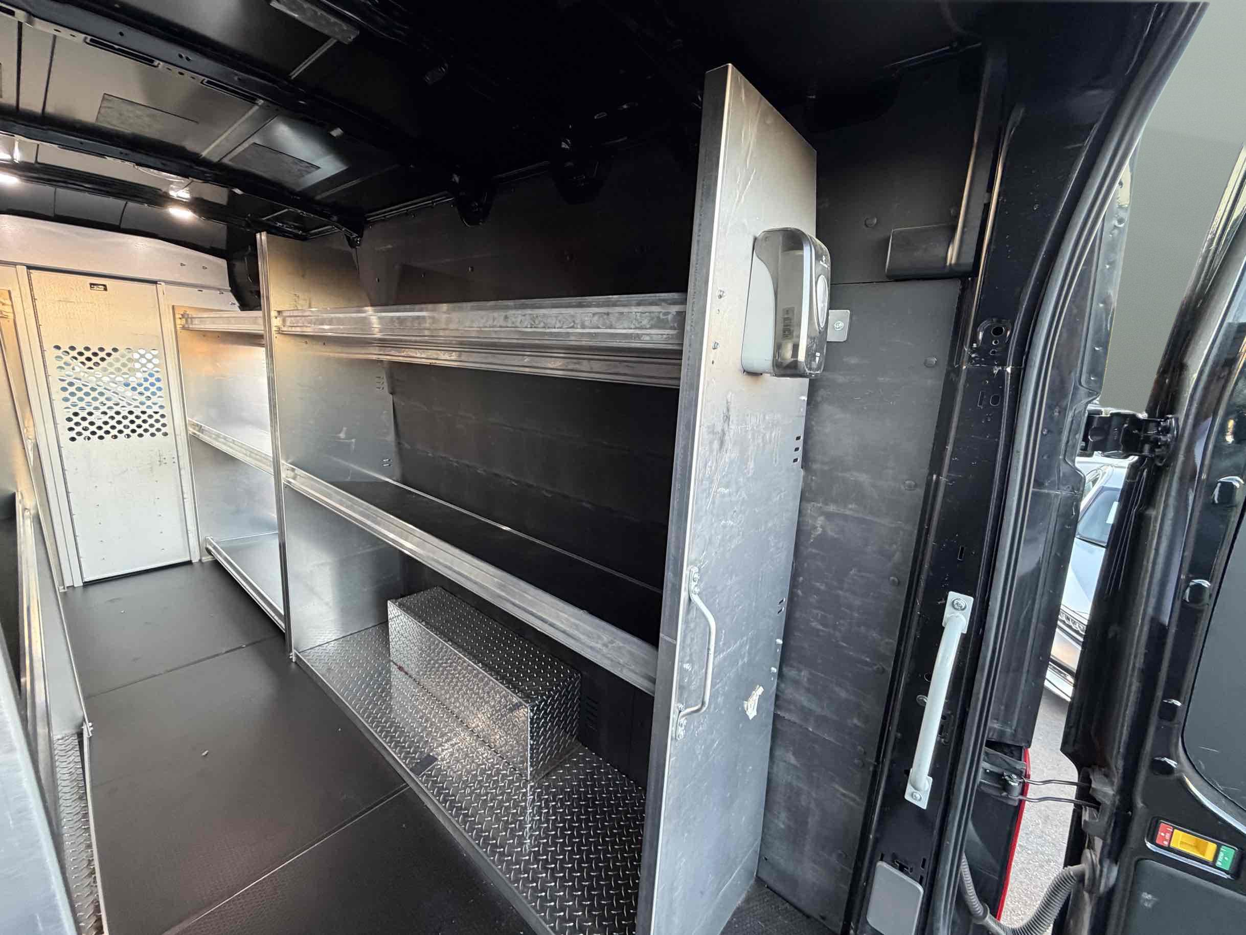 Ford Transit photo 12