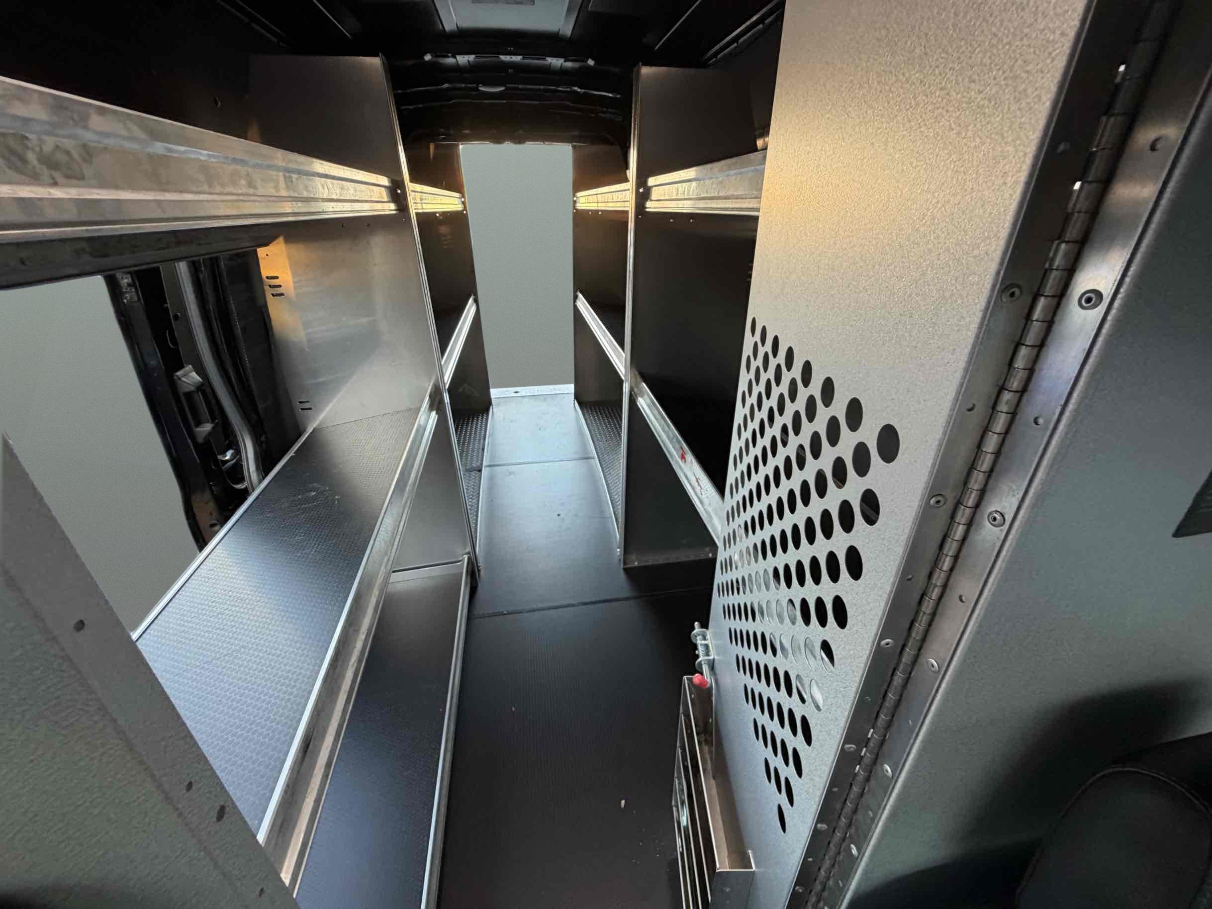 Ford Transit photo 13