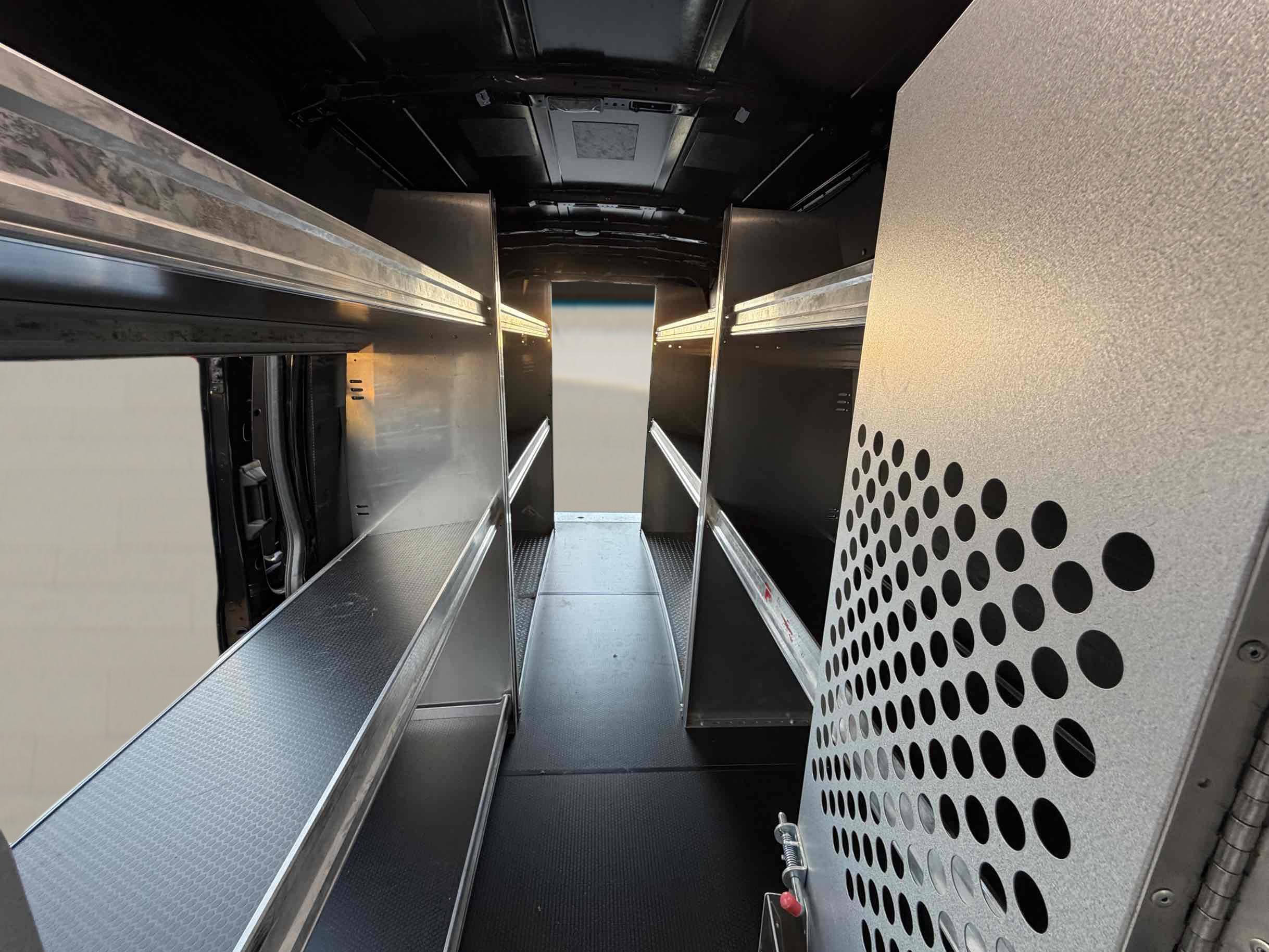 Ford Transit photo 14