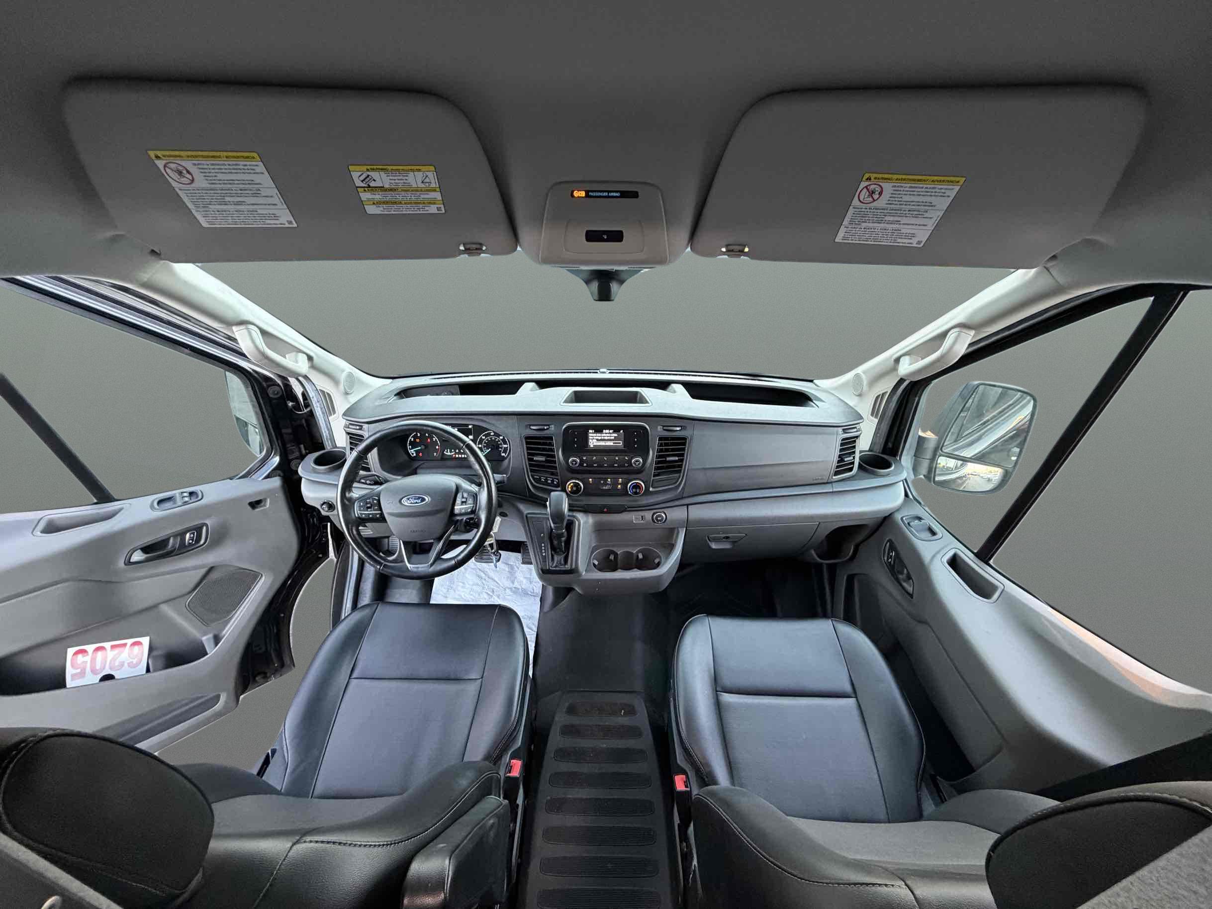 Ford Transit photo 17