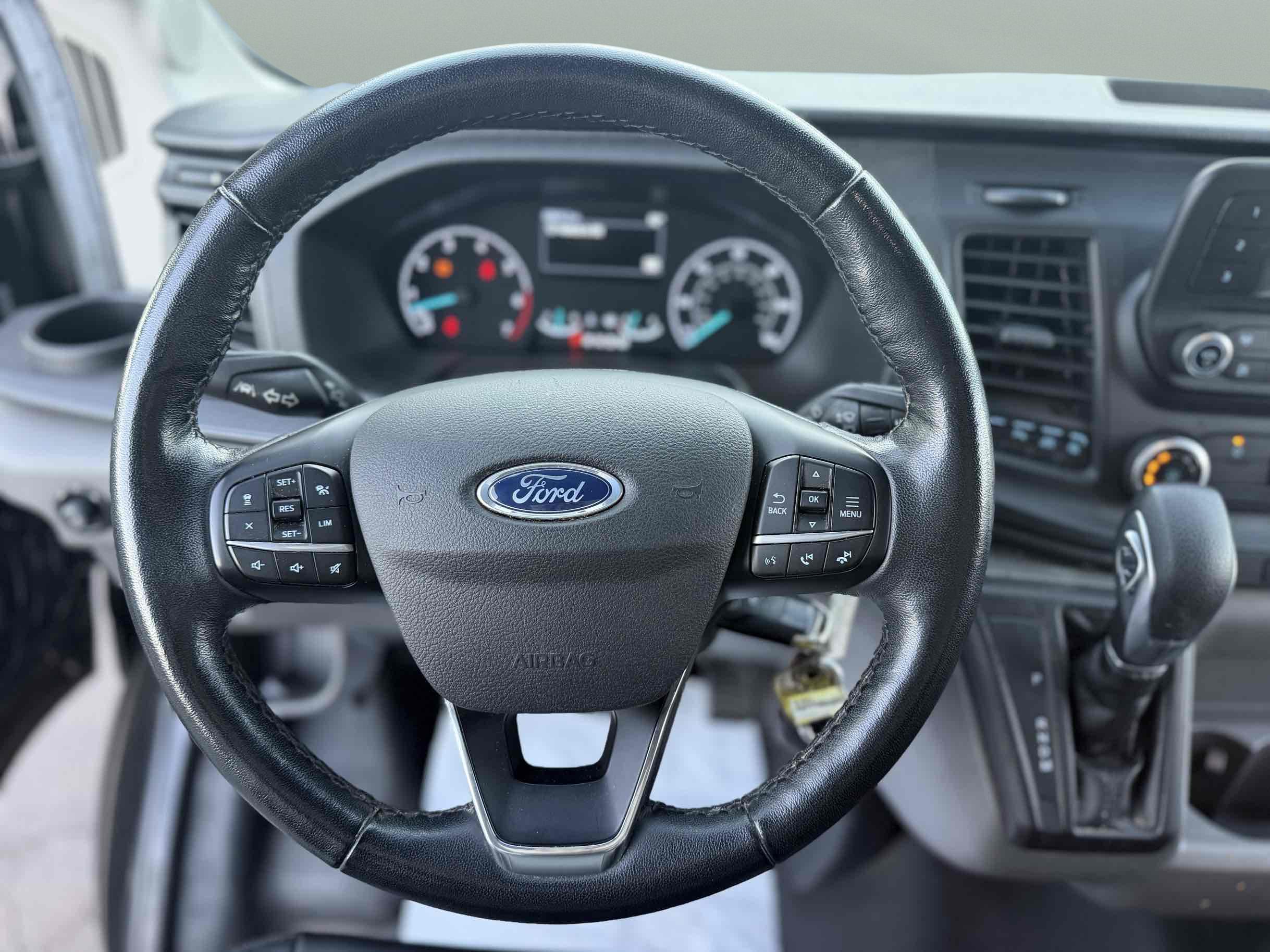 Ford Transit photo 22