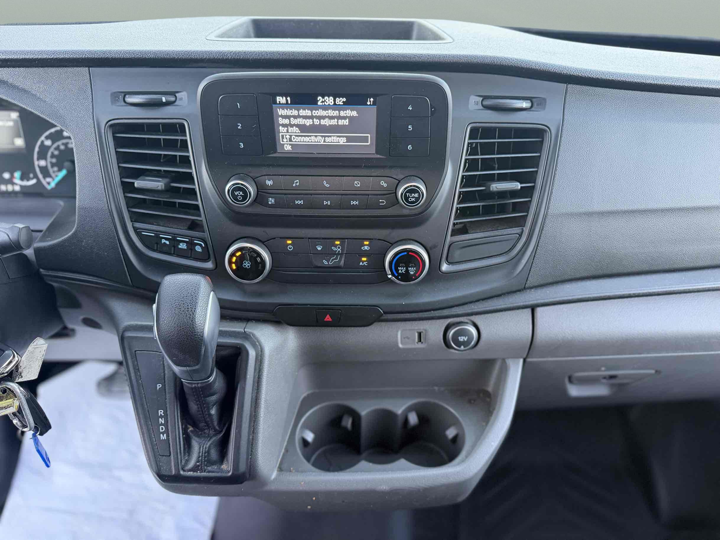 Ford Transit photo 23