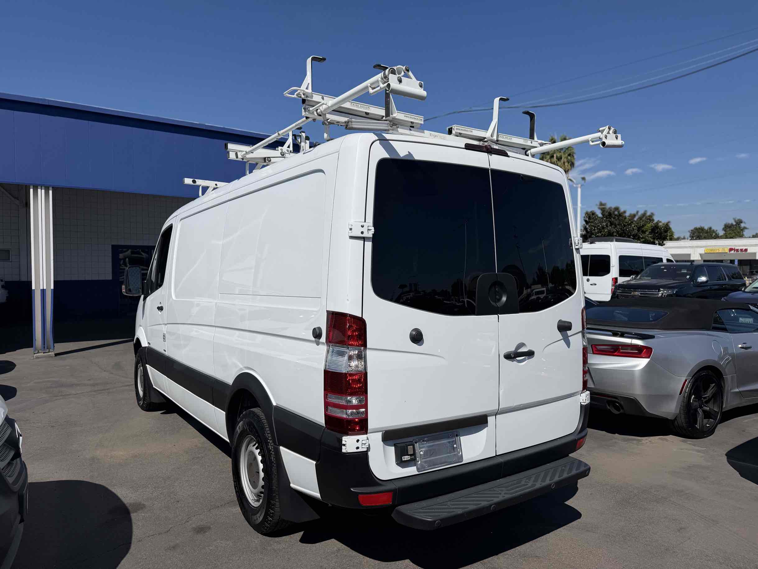 Mercedes-Benz Sprinter photo 3