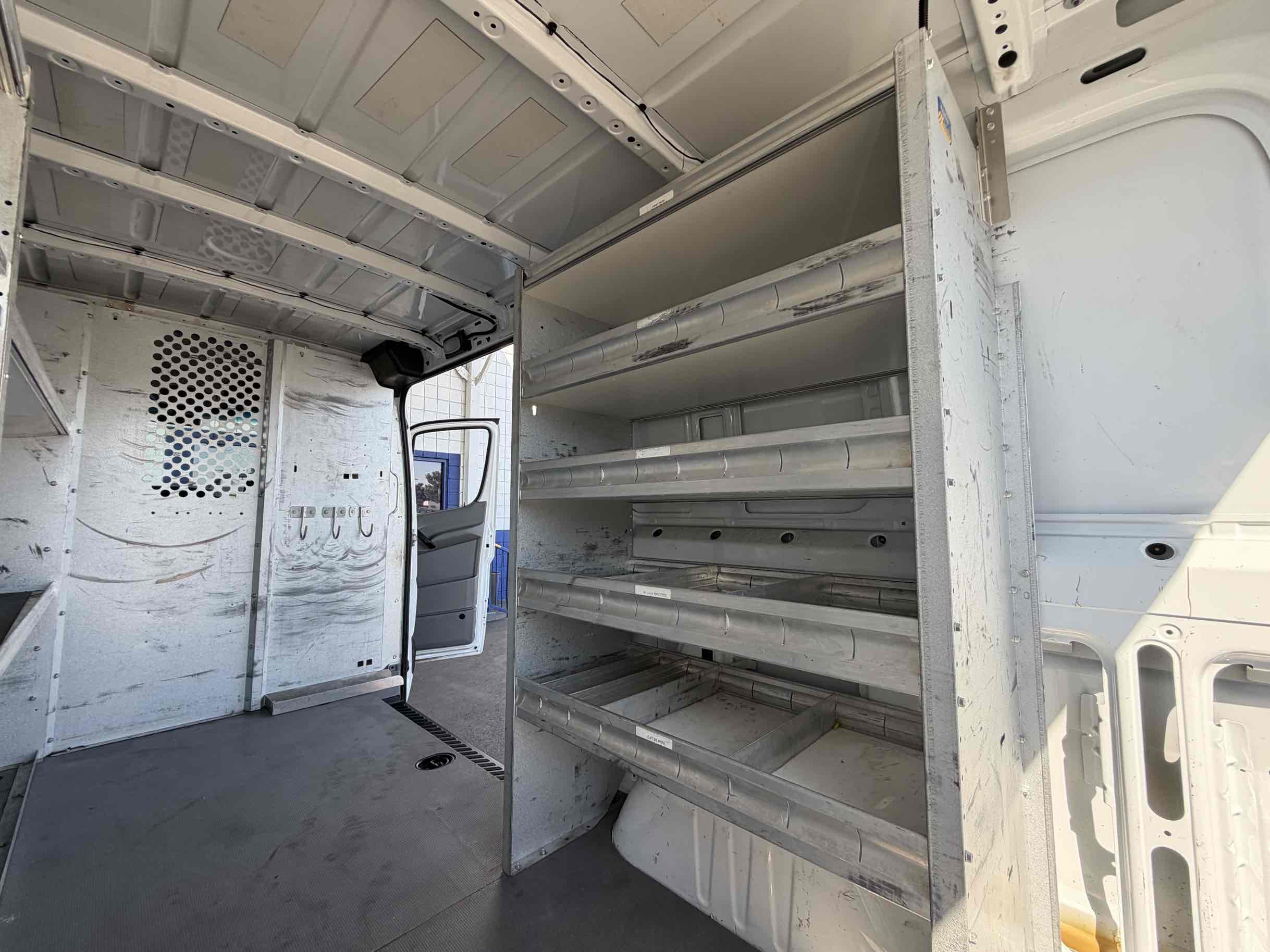 Mercedes-Benz Sprinter photo 14