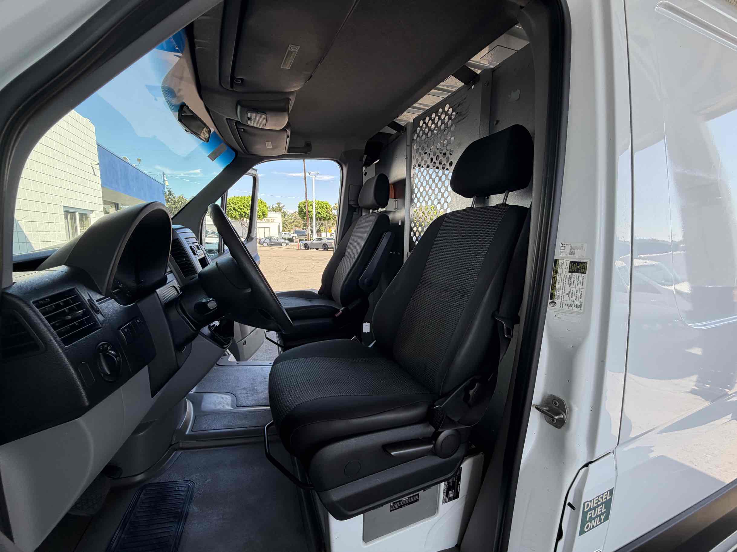 Mercedes-Benz Sprinter photo 15