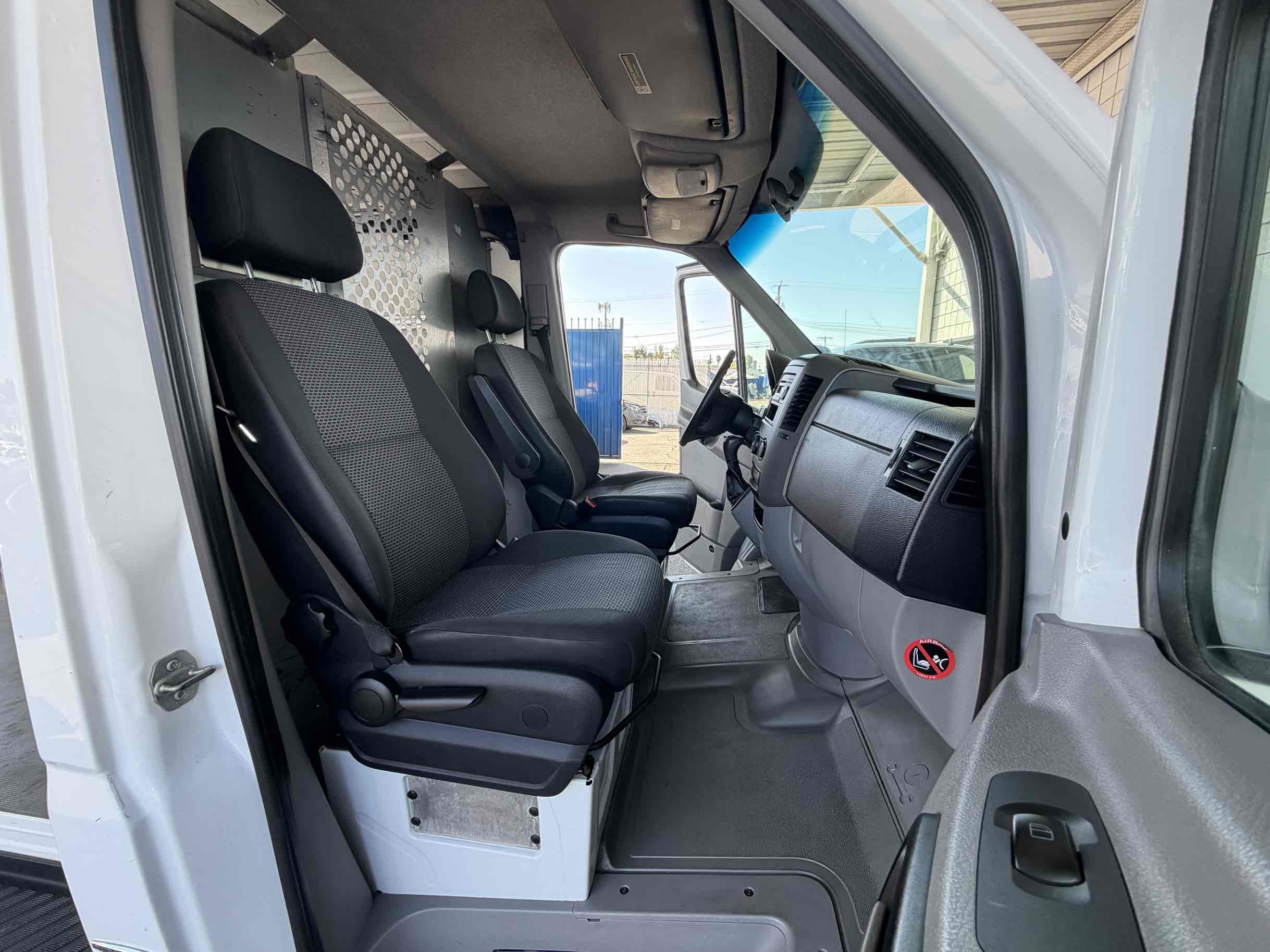 Mercedes-Benz Sprinter photo 16
