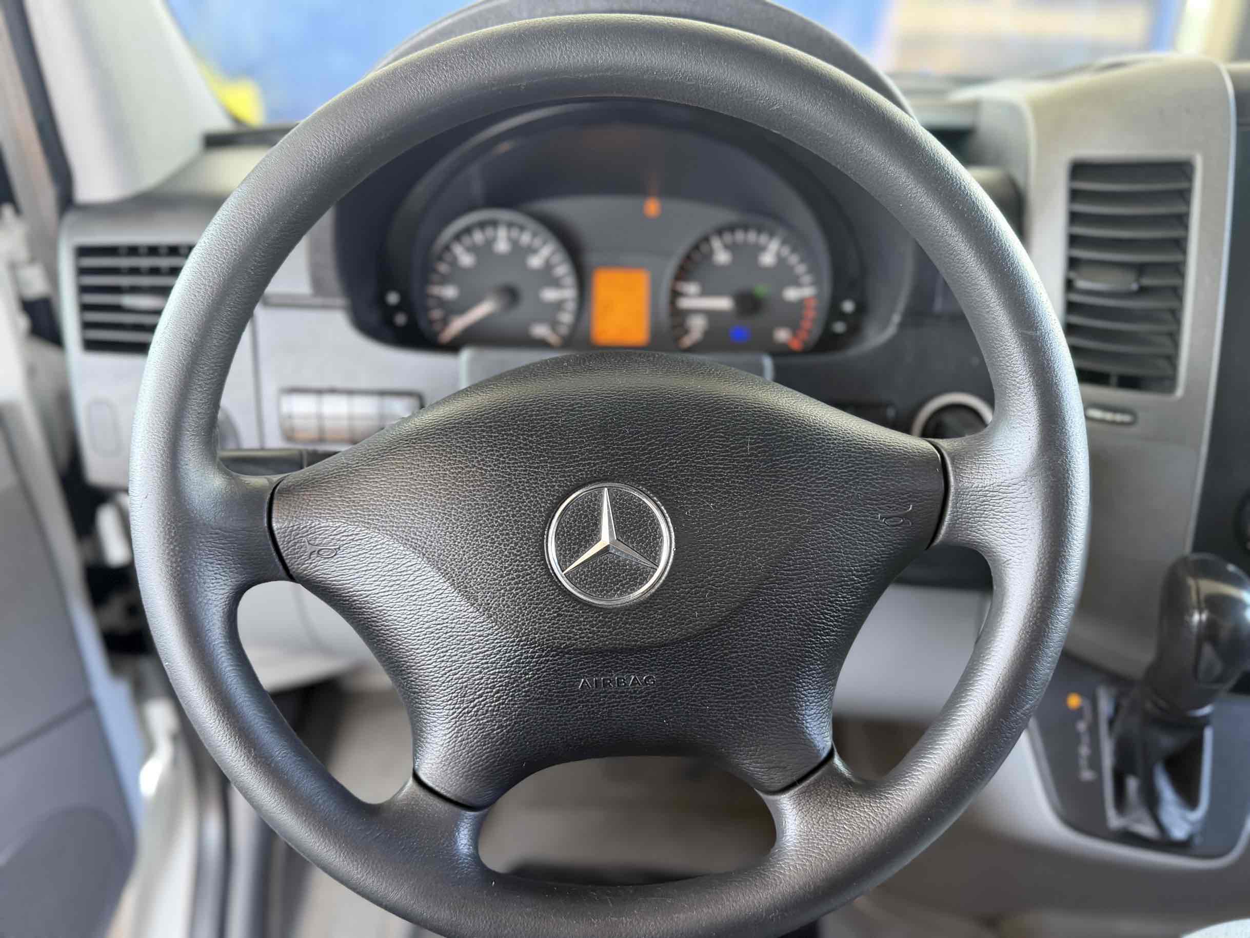 Mercedes-Benz Sprinter photo 20