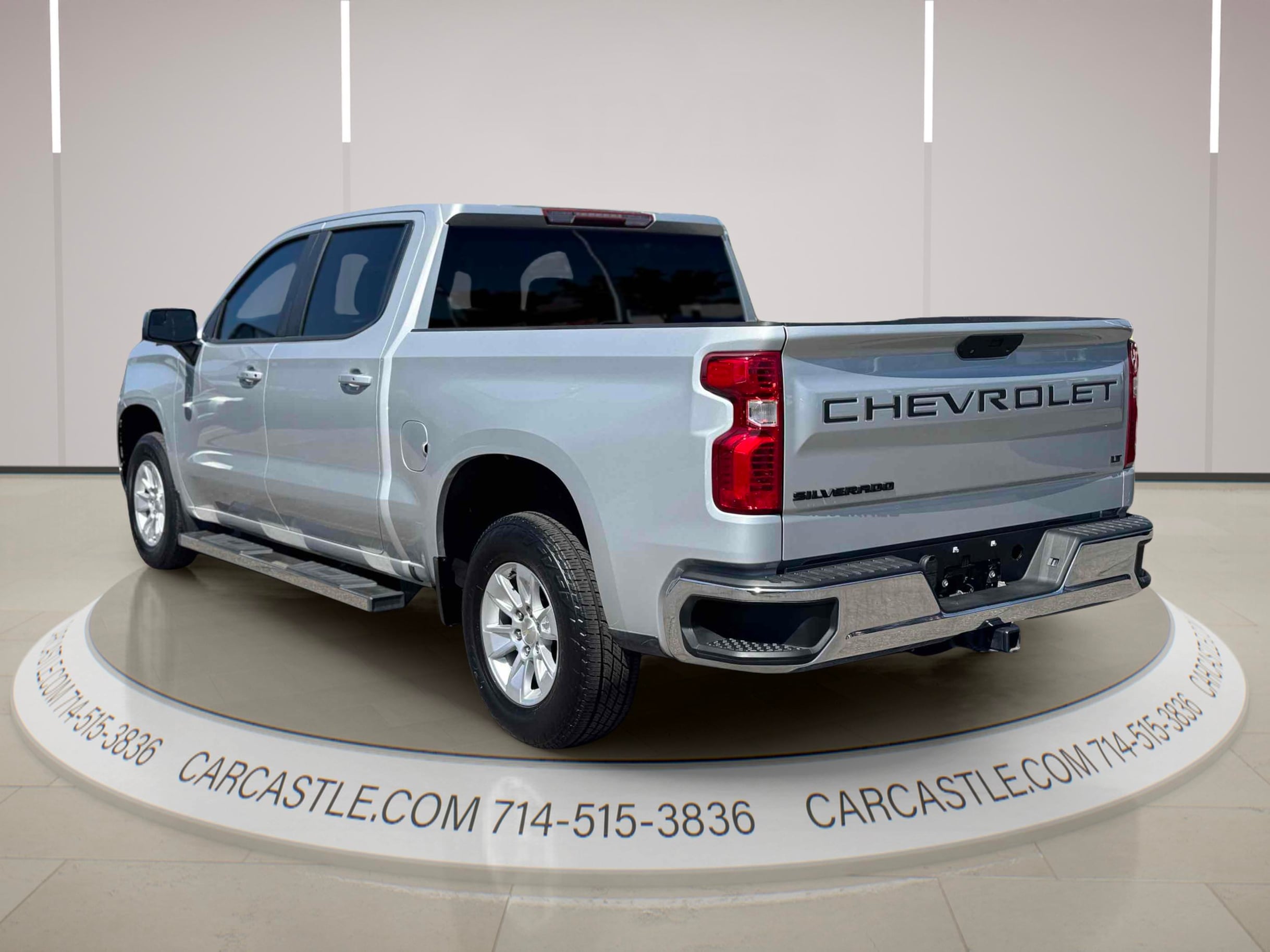 Chevrolet Silverado photo 3