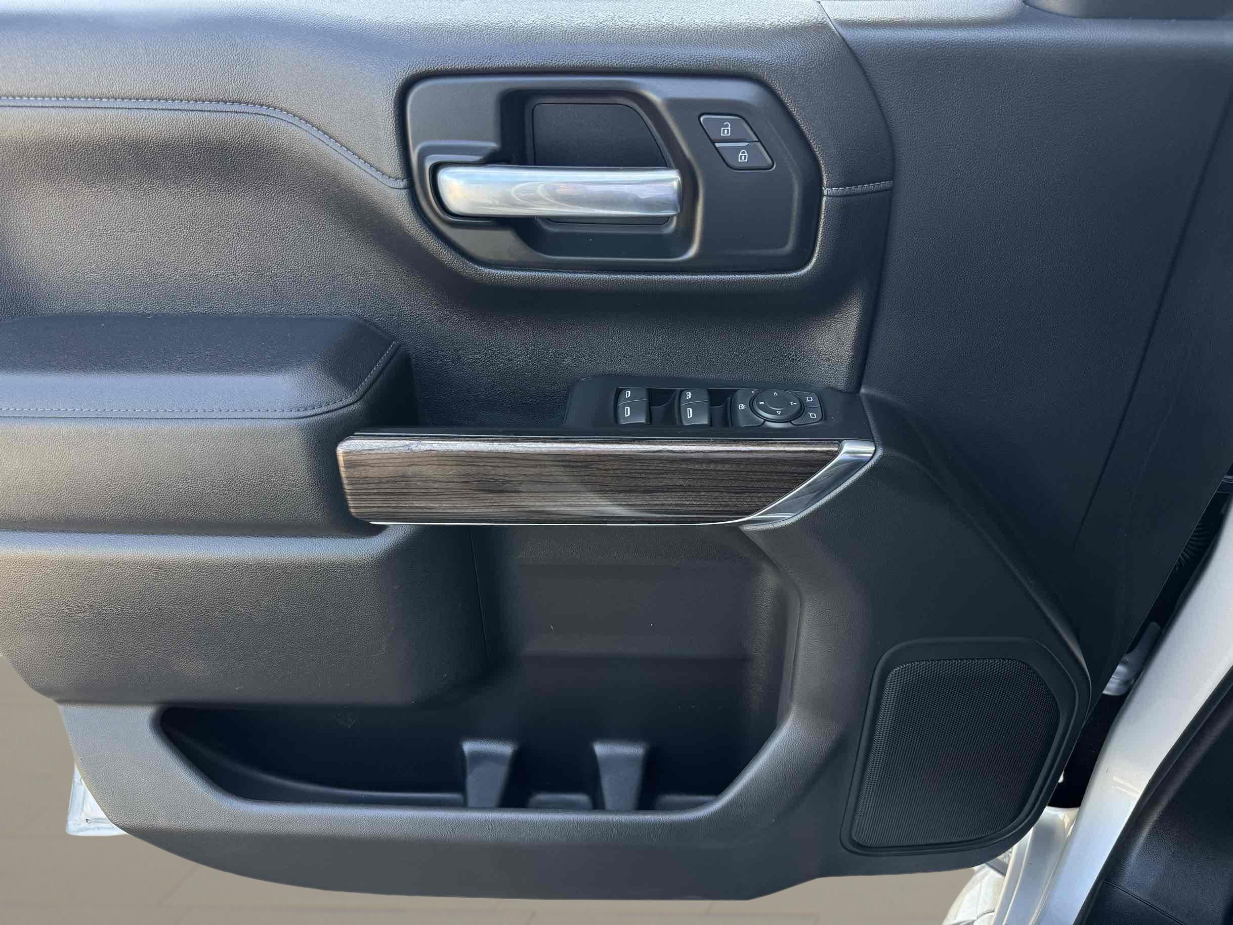 Chevrolet Silverado photo 9