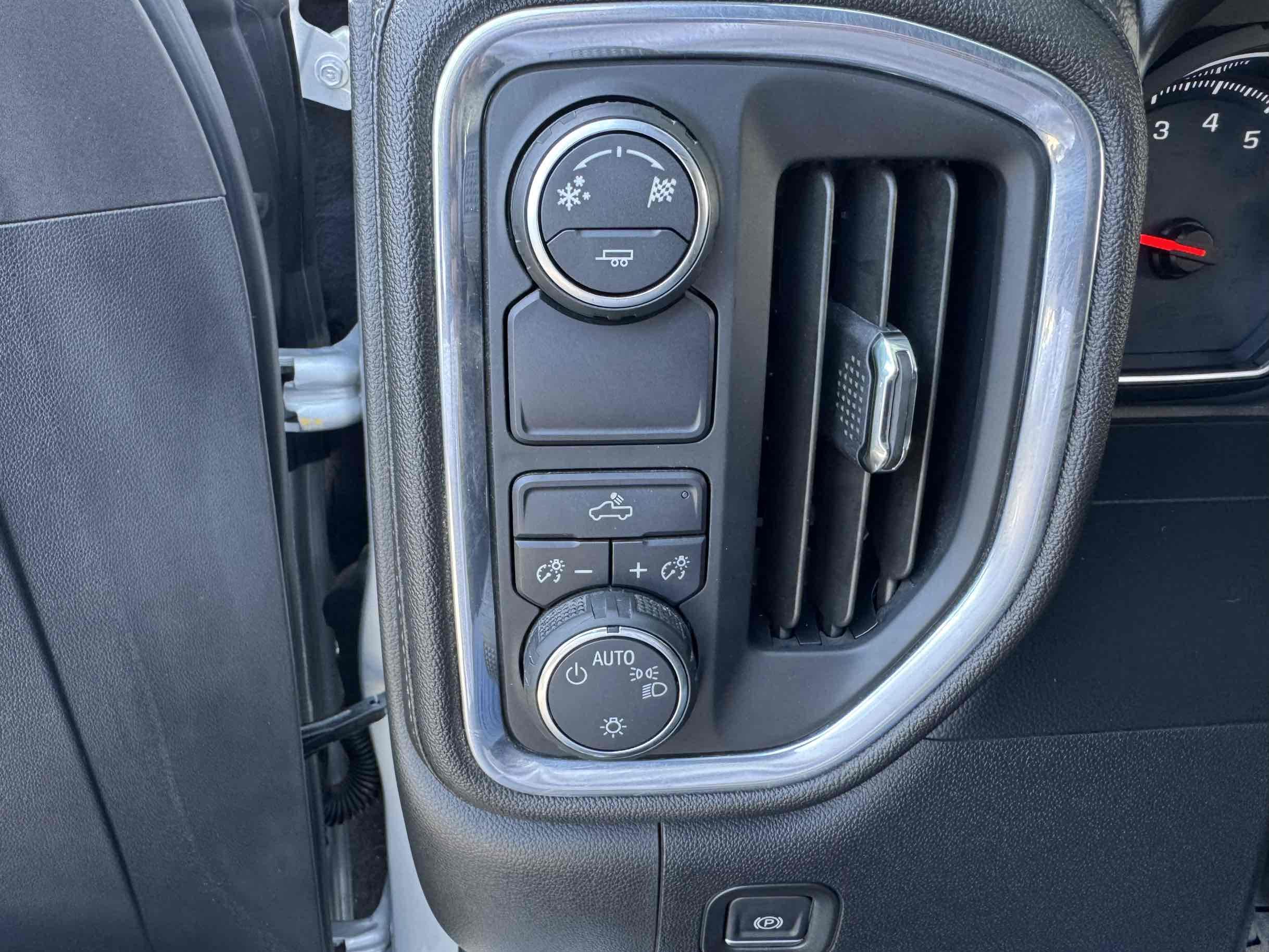 Chevrolet Silverado photo 17