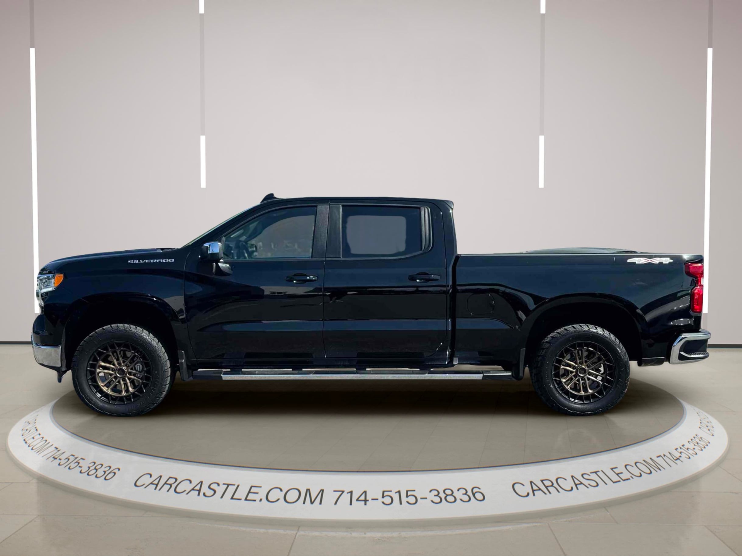Chevrolet Silverado photo 2