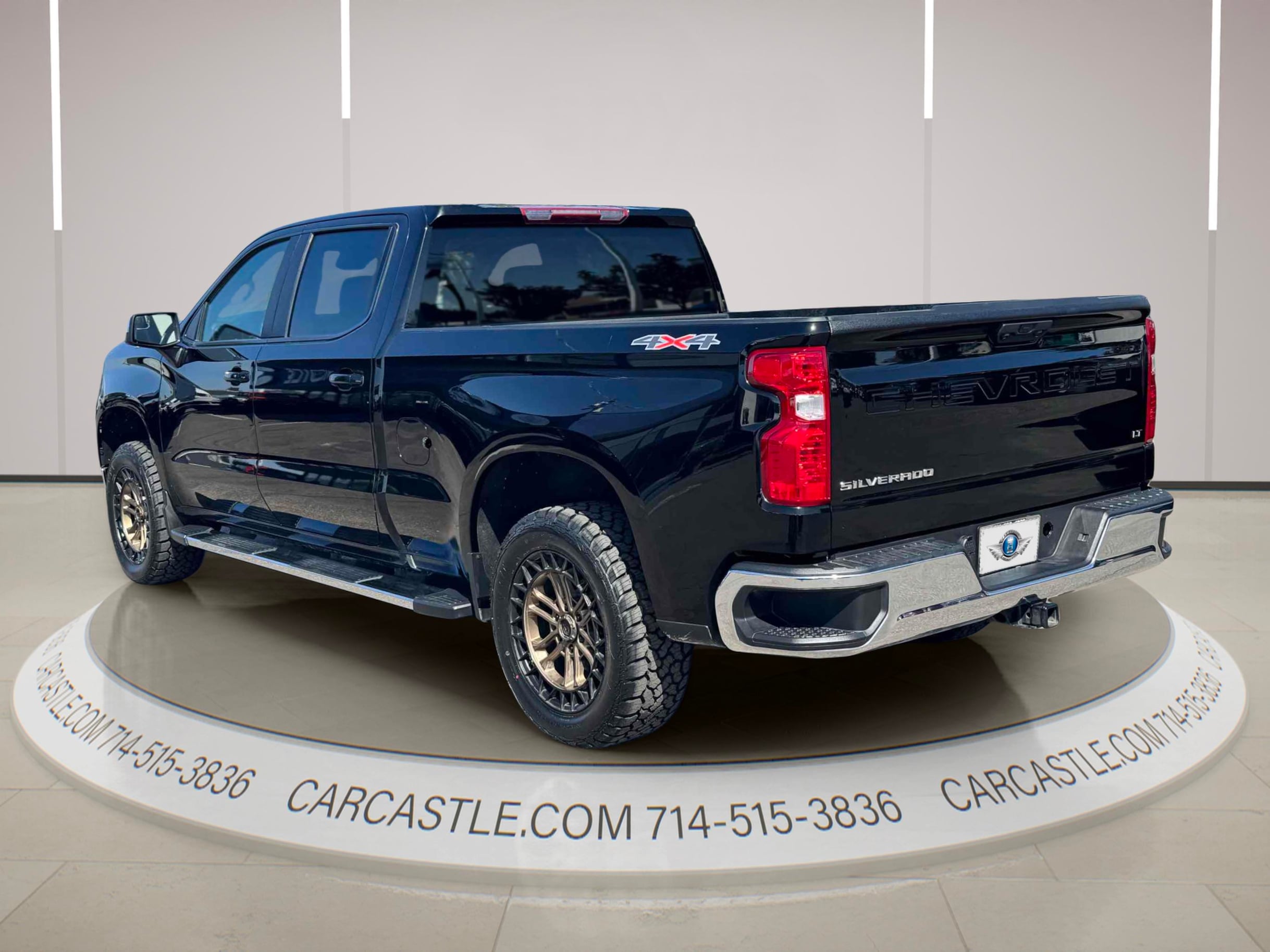 Chevrolet Silverado photo 3