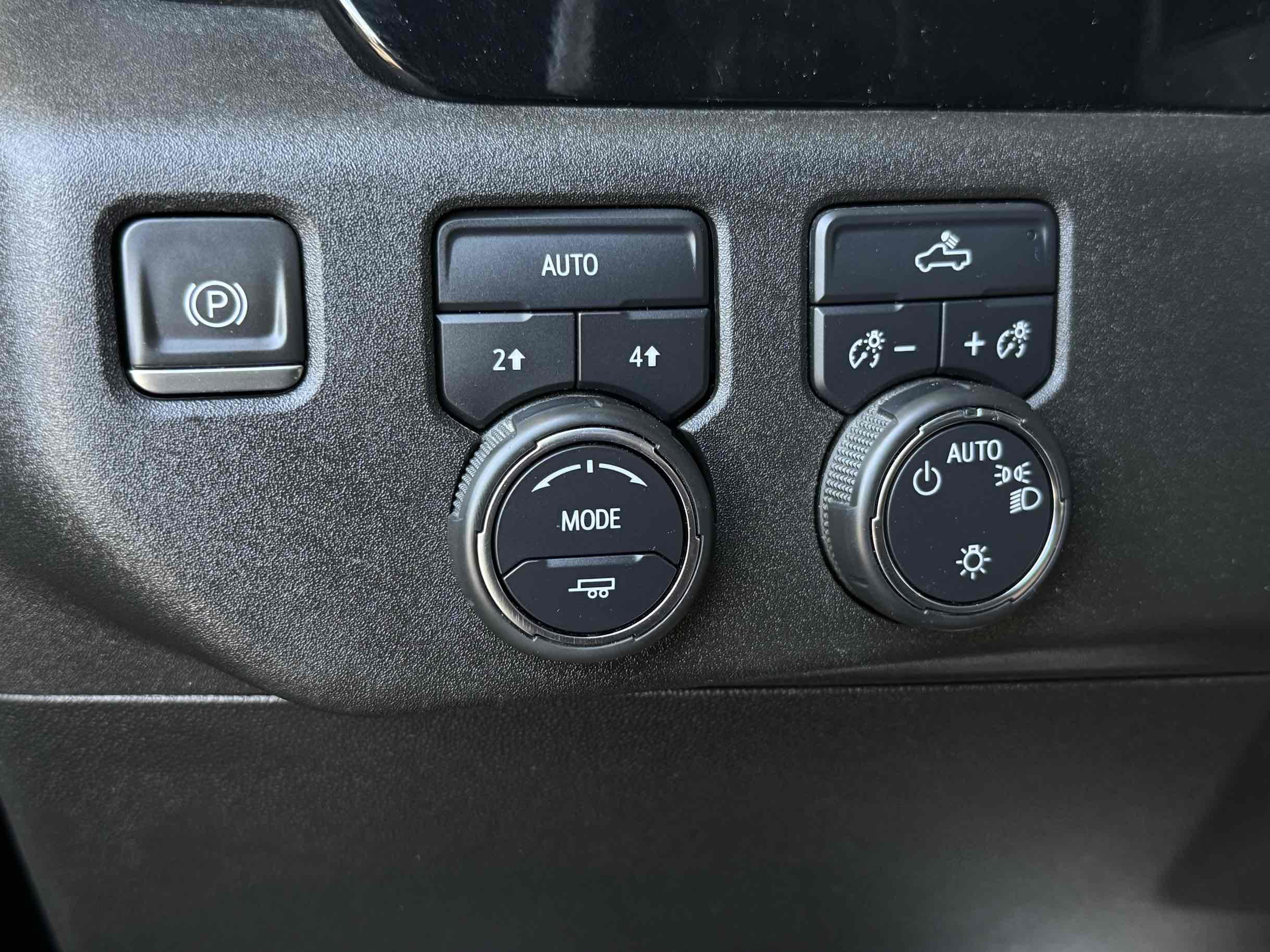 Chevrolet Silverado photo 16