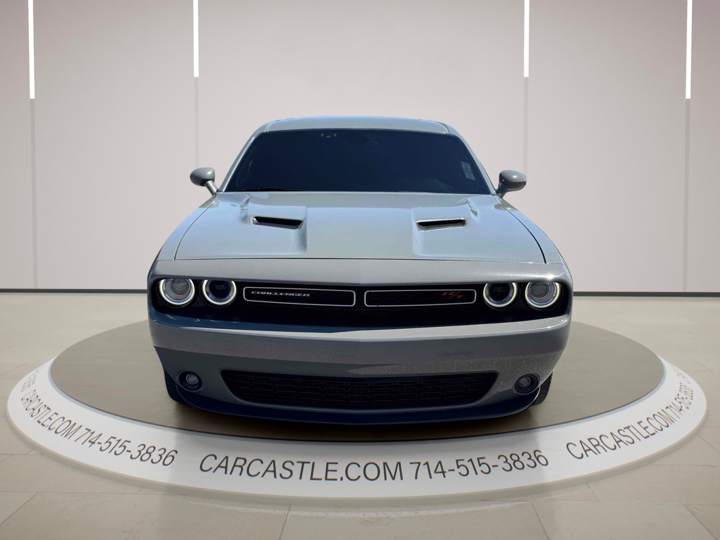Dodge Challenger photo 8